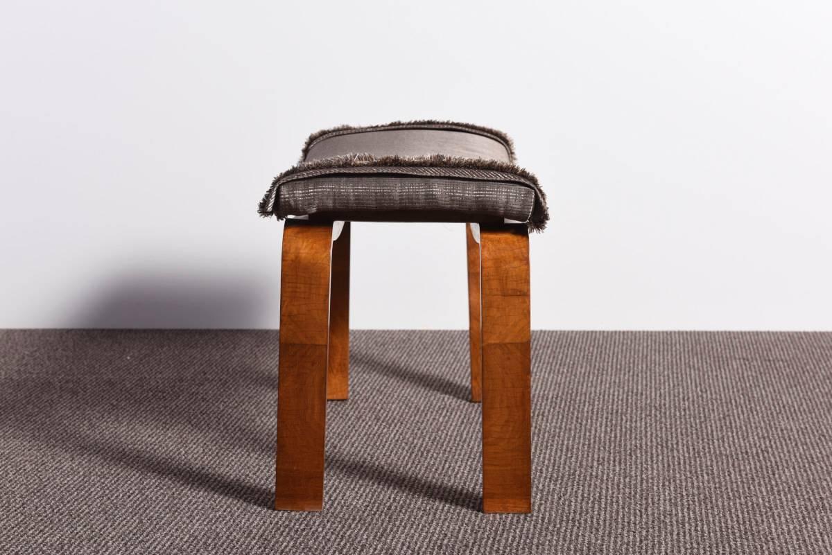 1930s walnut veneered art-deco ottoman, completely restored, repolished, lustrous hand made finish. The seat was refurbished and re upholstered with an elegant silky grey -brown fabric.