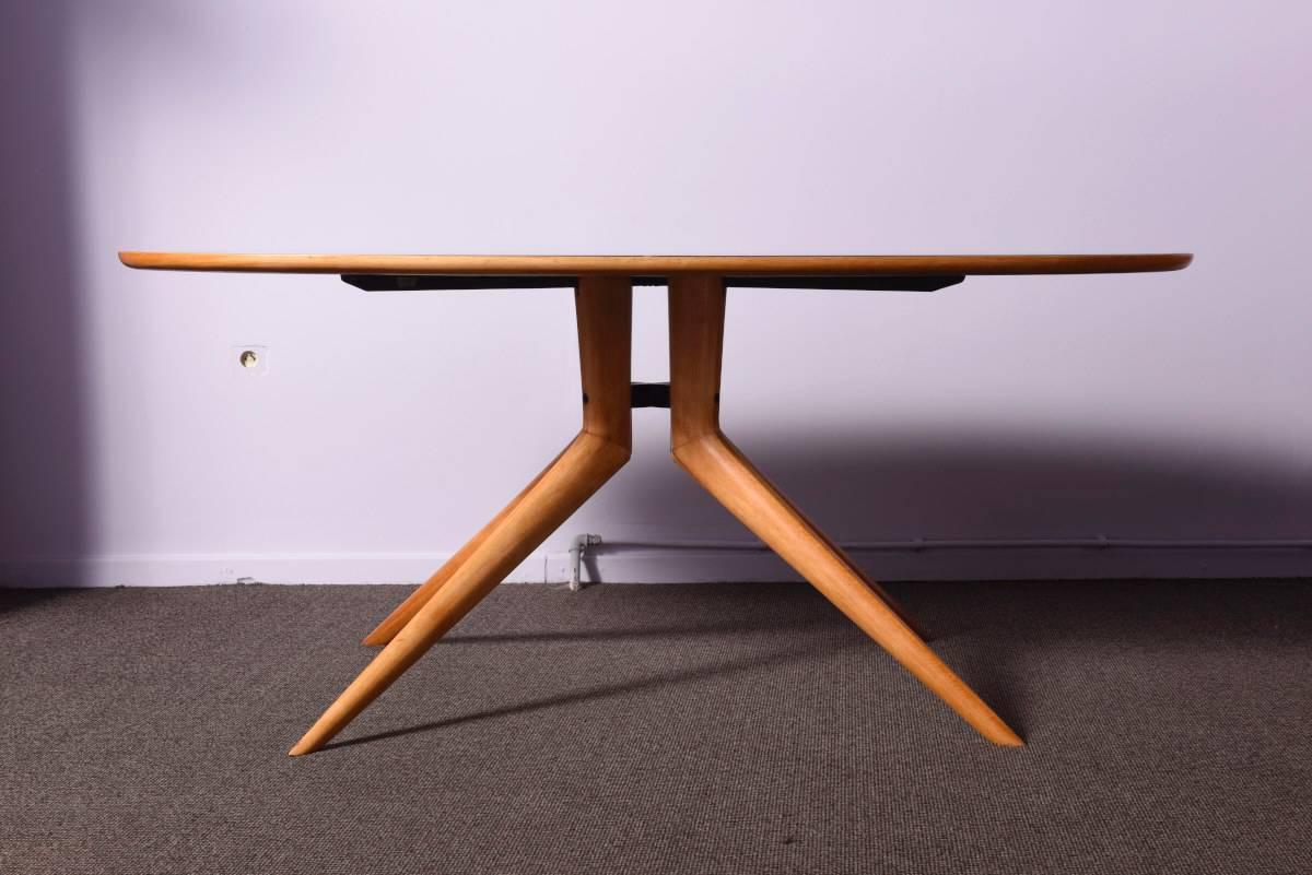 Elegant Dining Table Attributed to Ico Parisi In Excellent Condition In Brussels, BE