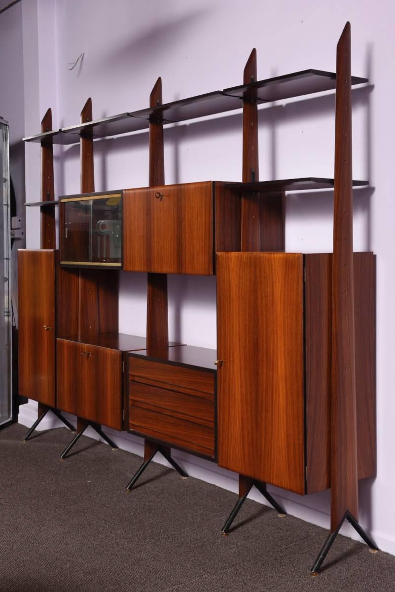 Italian Origin Wall Unit in the Spirit of Dassi In Excellent Condition In Brussels, BE