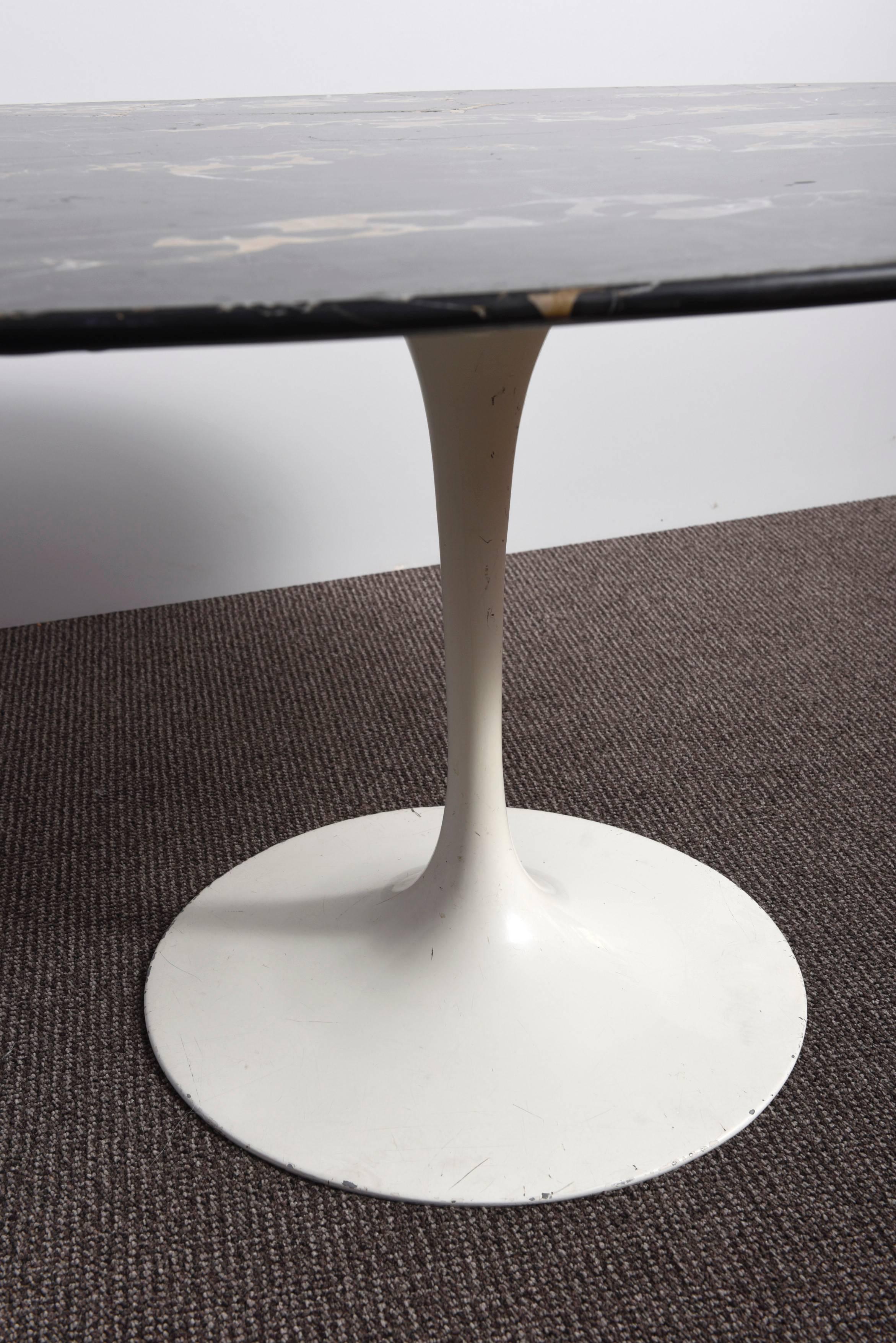 Mid-20th Century Eero Saarinen Tulip Coffee Table For Sale