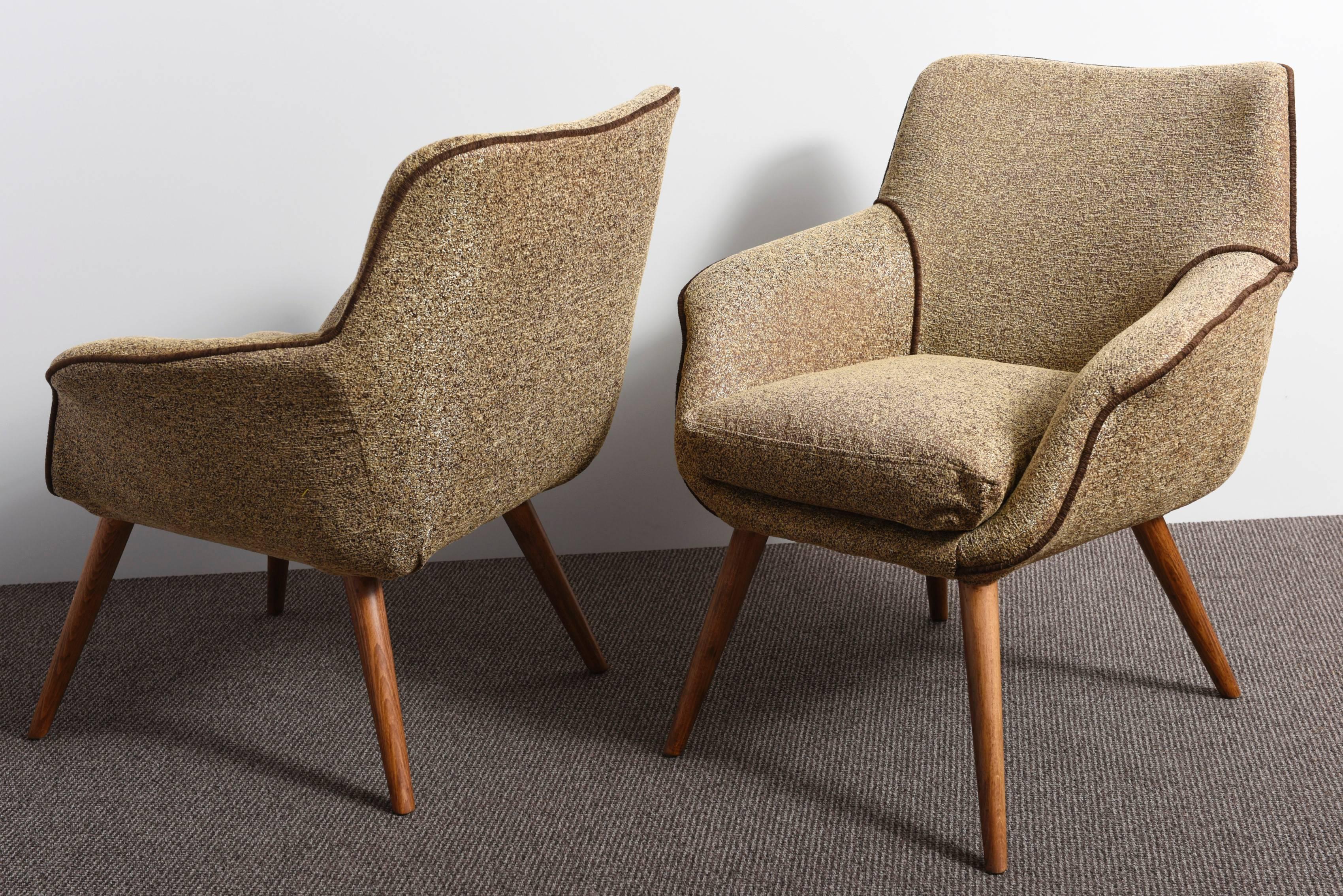 A pair of 1960s cocktail chairs. Very cosy, comfortable model, completely restored, refurbished, reupholstered with a beige-golden colored fabric.
