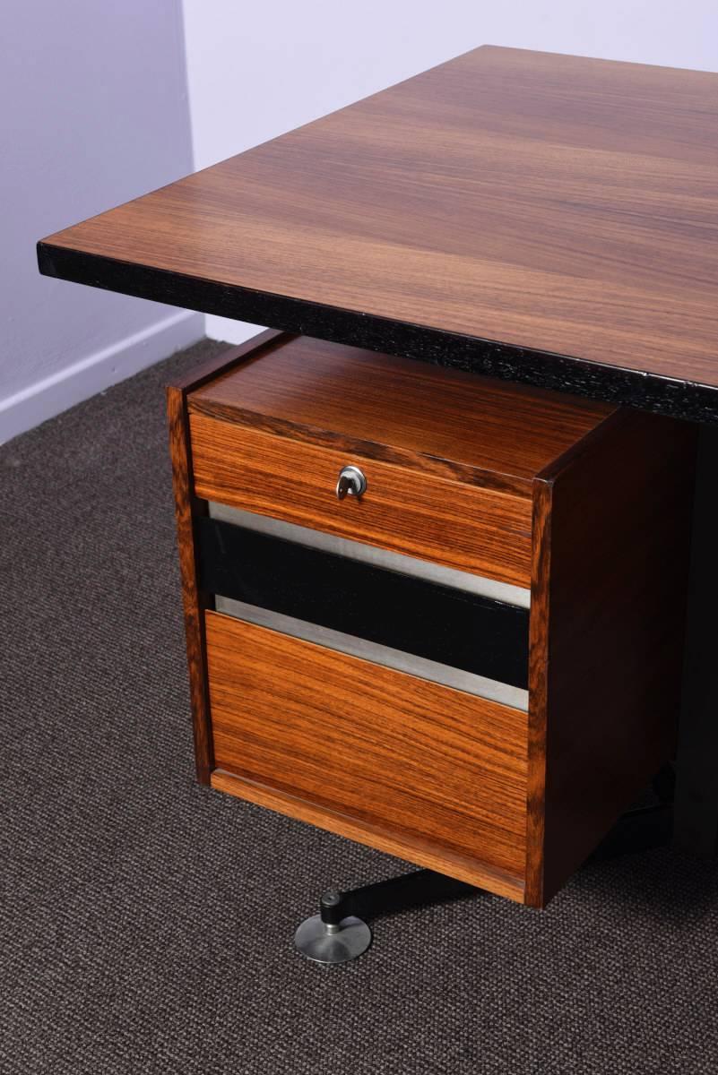 Rosewood Desk In Excellent Condition For Sale In Brussels, BE