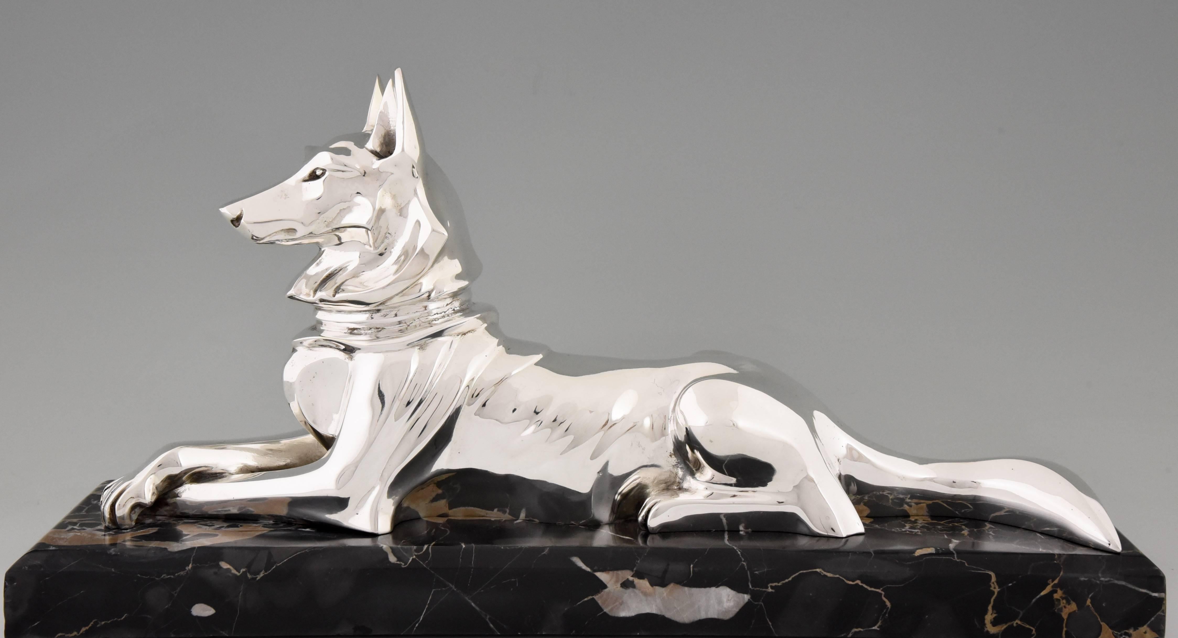 Stylish Art Deco silvered bronze sculpture of a German shepherd by the French artist Petrilly on a Portoro marble base.

Artist / maker:
H. Petrilly.
Signature / marks:
H. Petrilly.
Style:
Art Deco.
Date:
1925-1930.
Material:
Silvered