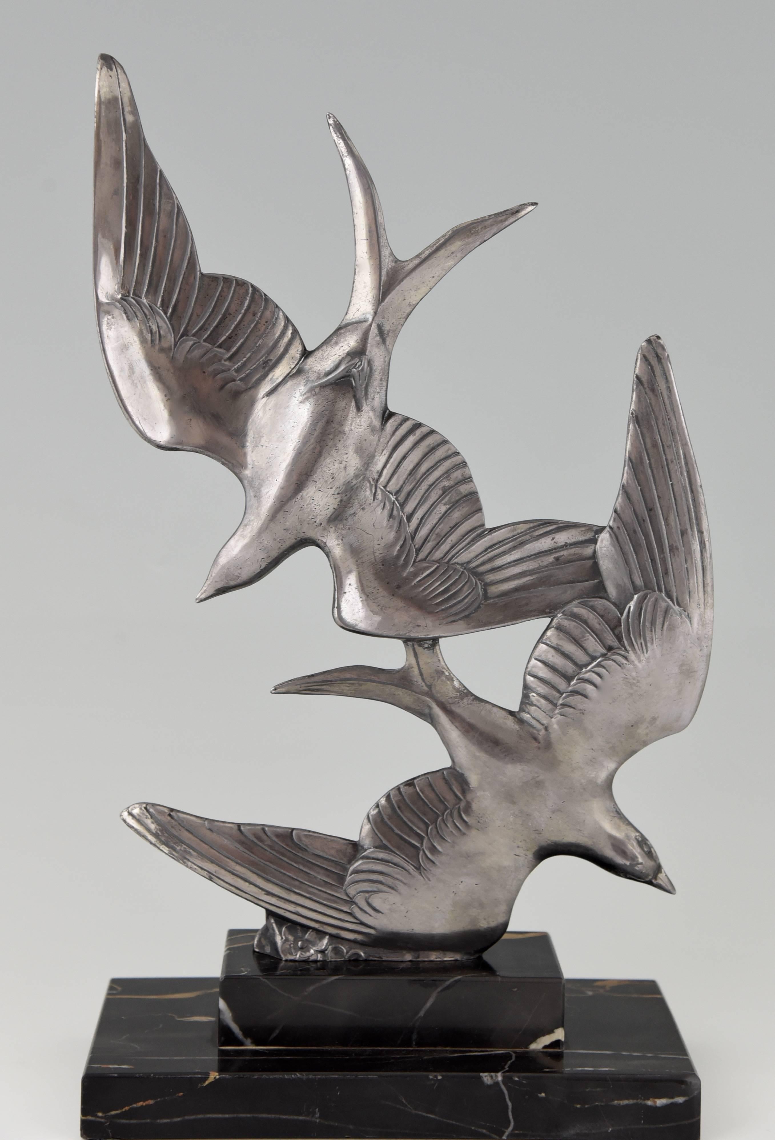 A nice Art Deco sculpture of birds in flight by the French artist M. Font.
Beautiful Portor marble base. 

Artist/Maker: M. Font.
Signature/ Marks: M. Font.
Style: Art Deco.
Date: 1930.
Material: Metal with old silver patina. Portor marble