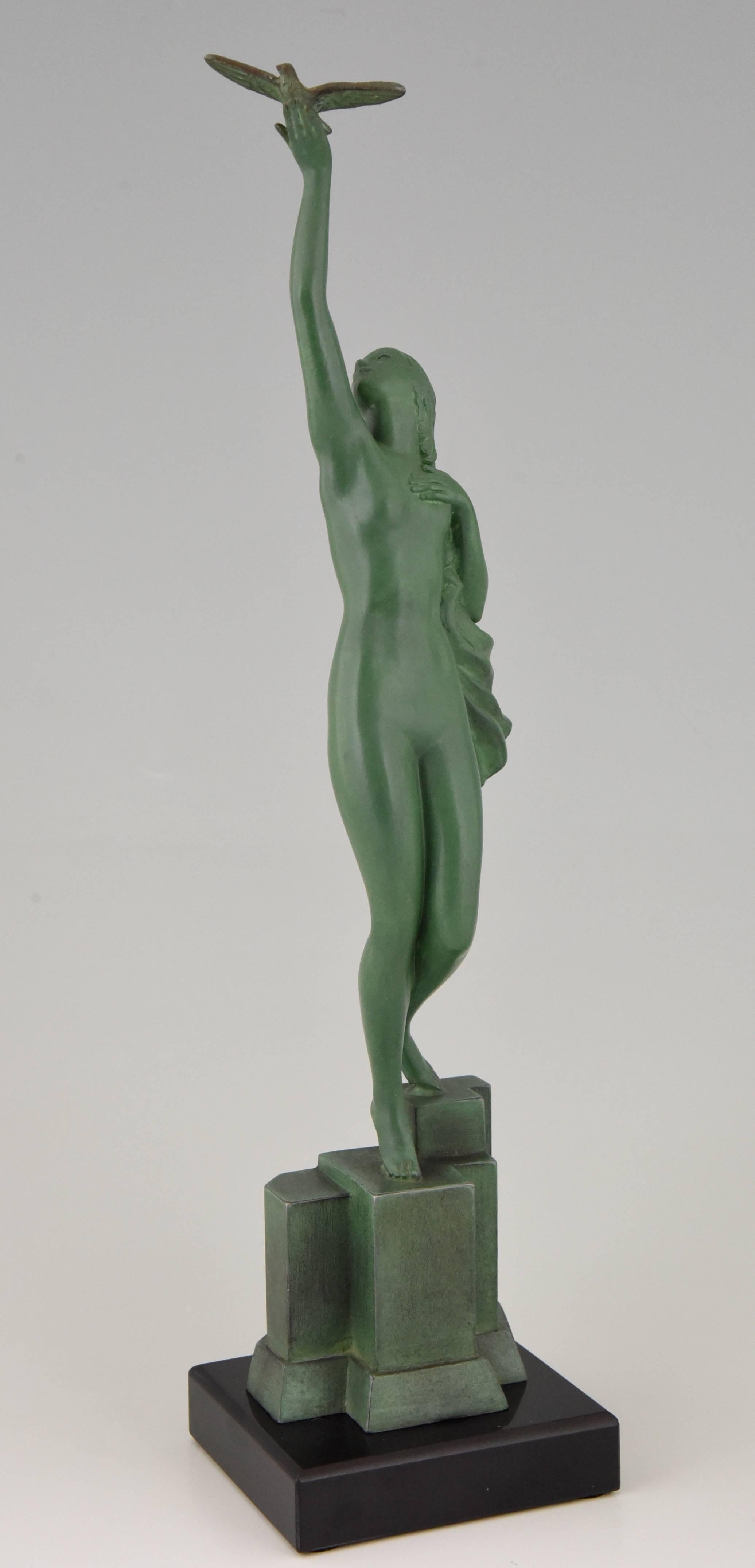 French Art Deco Sculpture Nude with Dove Fayral, Le Faguays, 1930 In Excellent Condition In Antwerp, BE