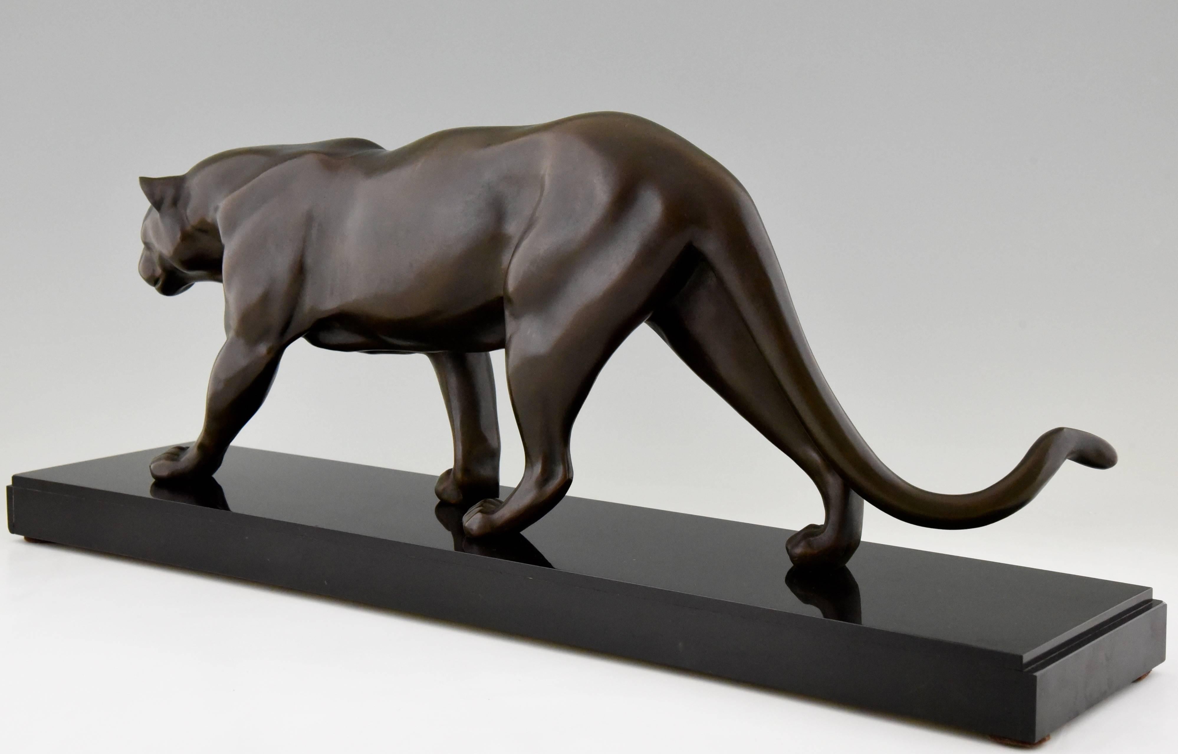 20ième siècle Sculpture Art Déco française d'une panthère signée Rulas:: 1930