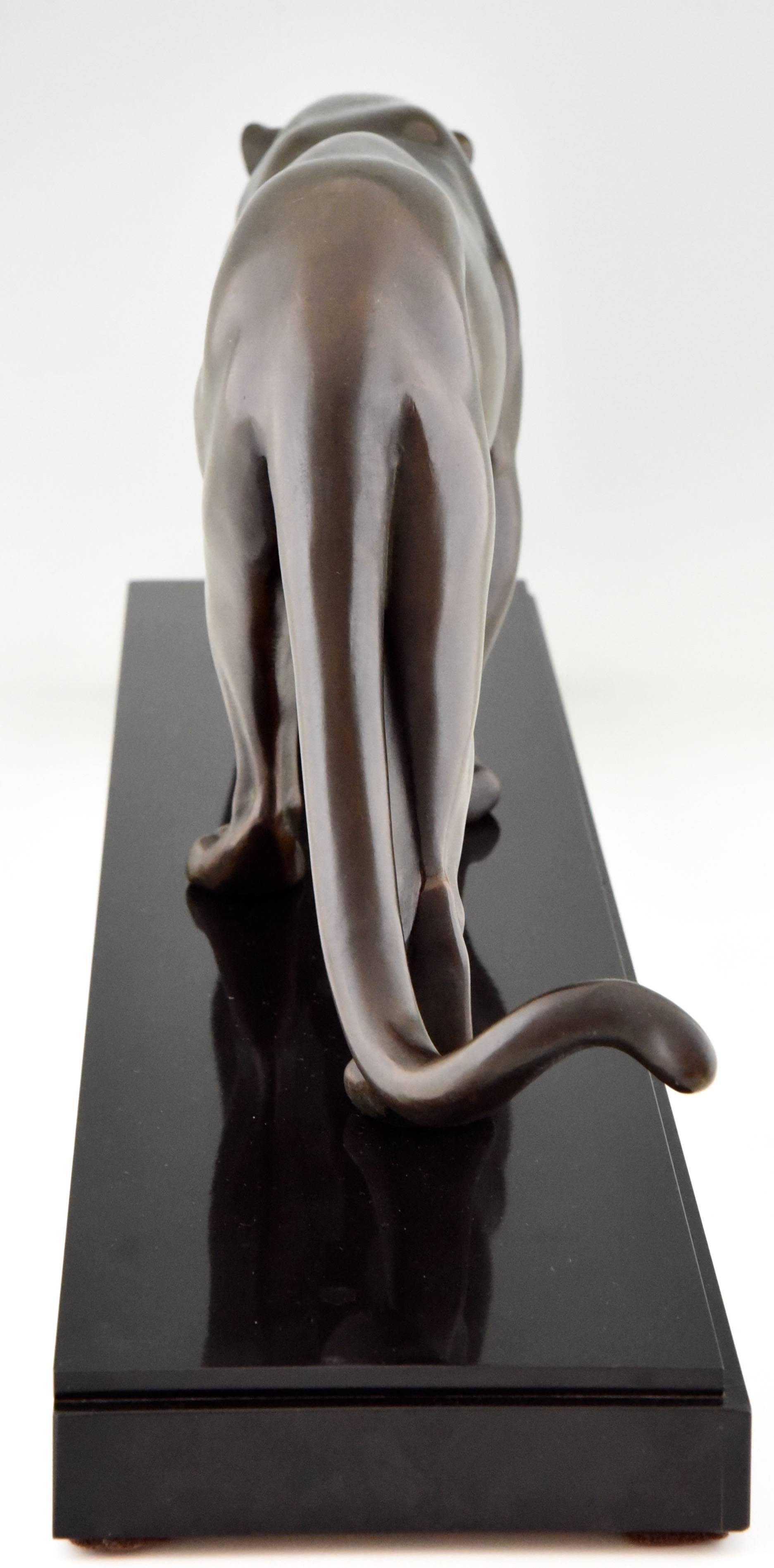 Marbre noir de Belgique Sculpture Art Déco française d'une panthère signée Rulas:: 1930