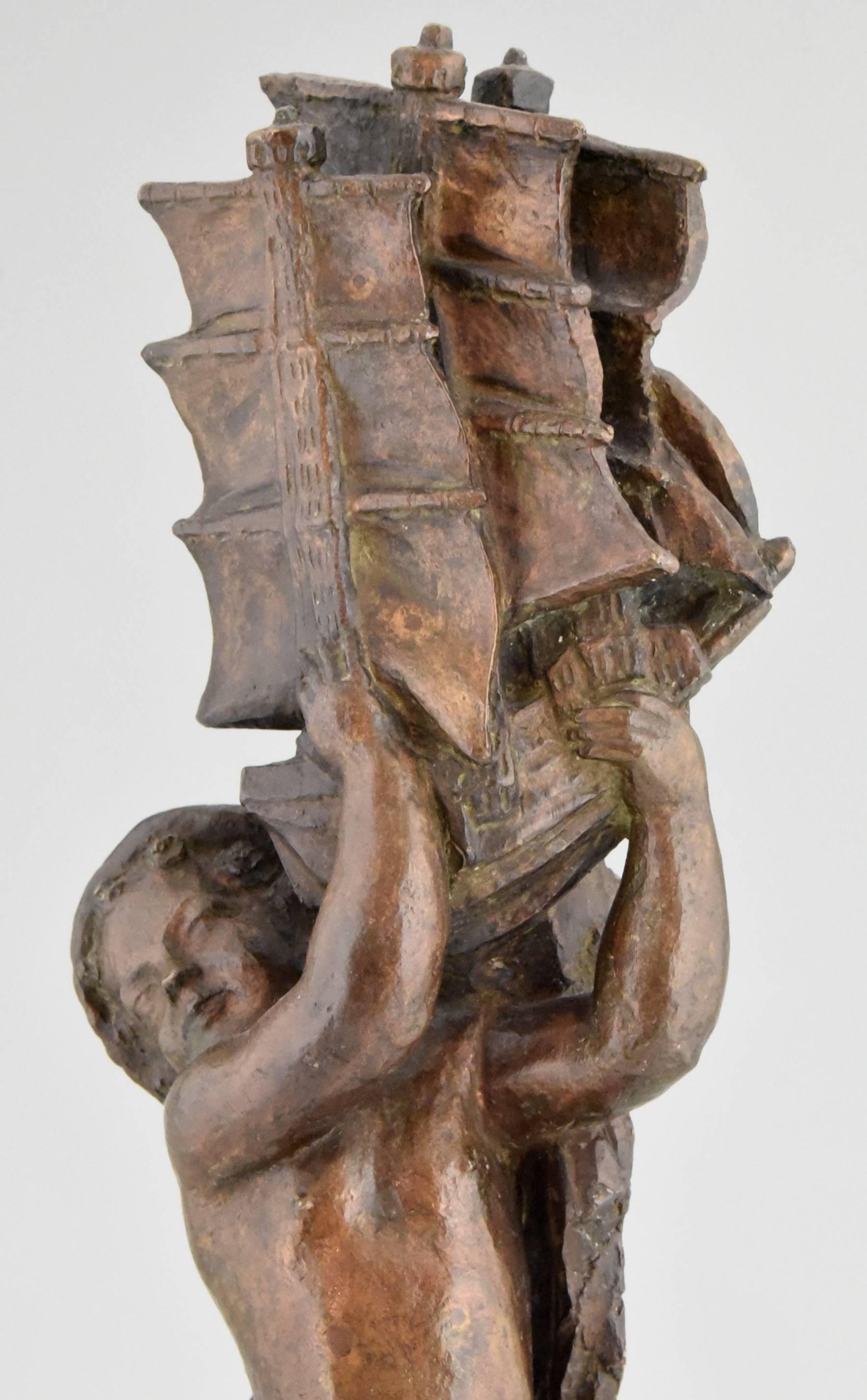 Bronze Jeune garçon et un bateau Art Déco en bronze par H. Moncassin Susse Frères France 1930