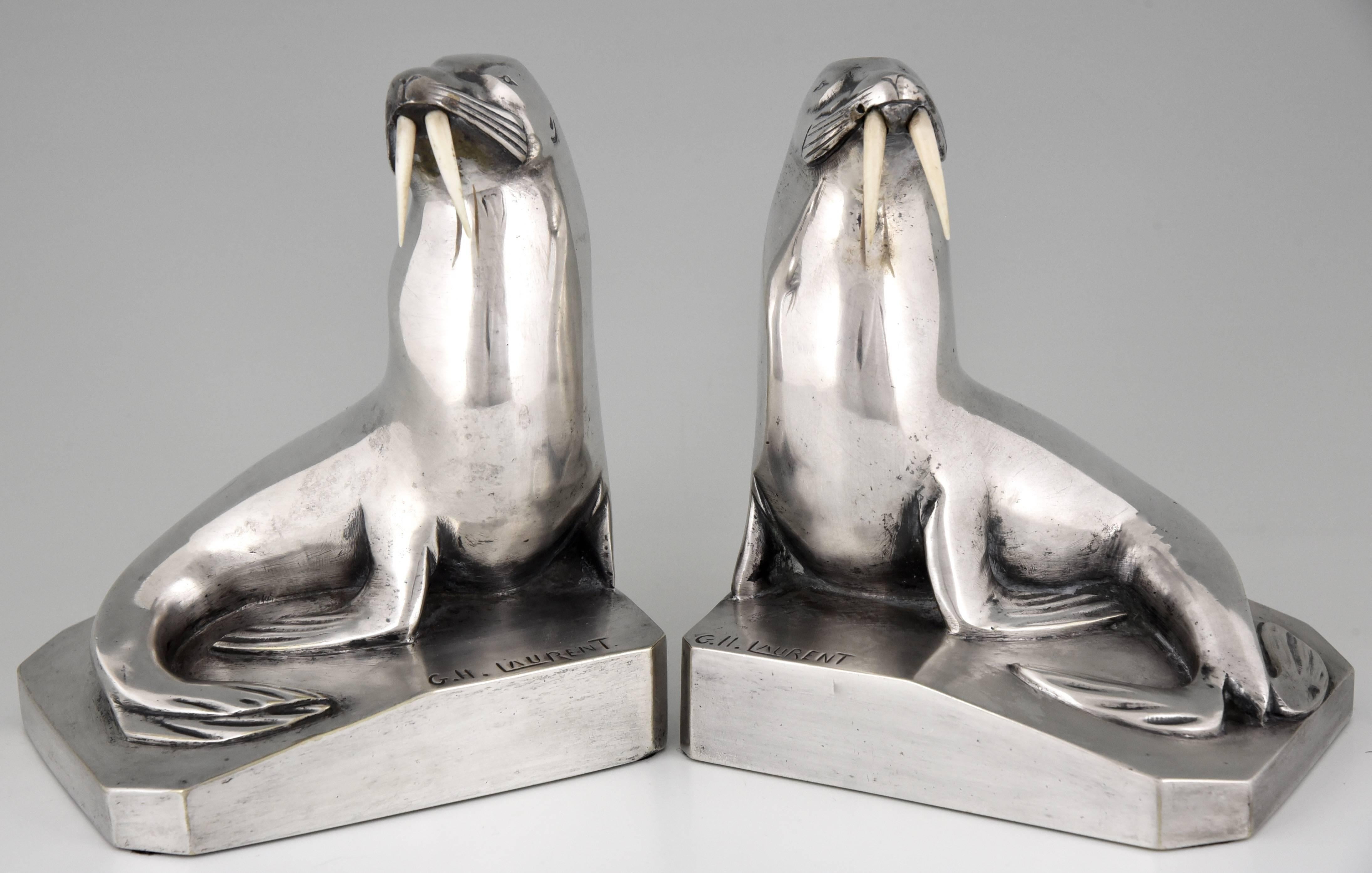 Beautiful pair of Art Deco silvered bronze walrus bookends by the famous French artist G.H. Laurent. 

Signature/marks: G.H. Laurent, numbered.
Style: Art Deco.
Date: 1925/1930.
Material: Silvered bronze.
Origin: France.
Size: H 16 cm x L