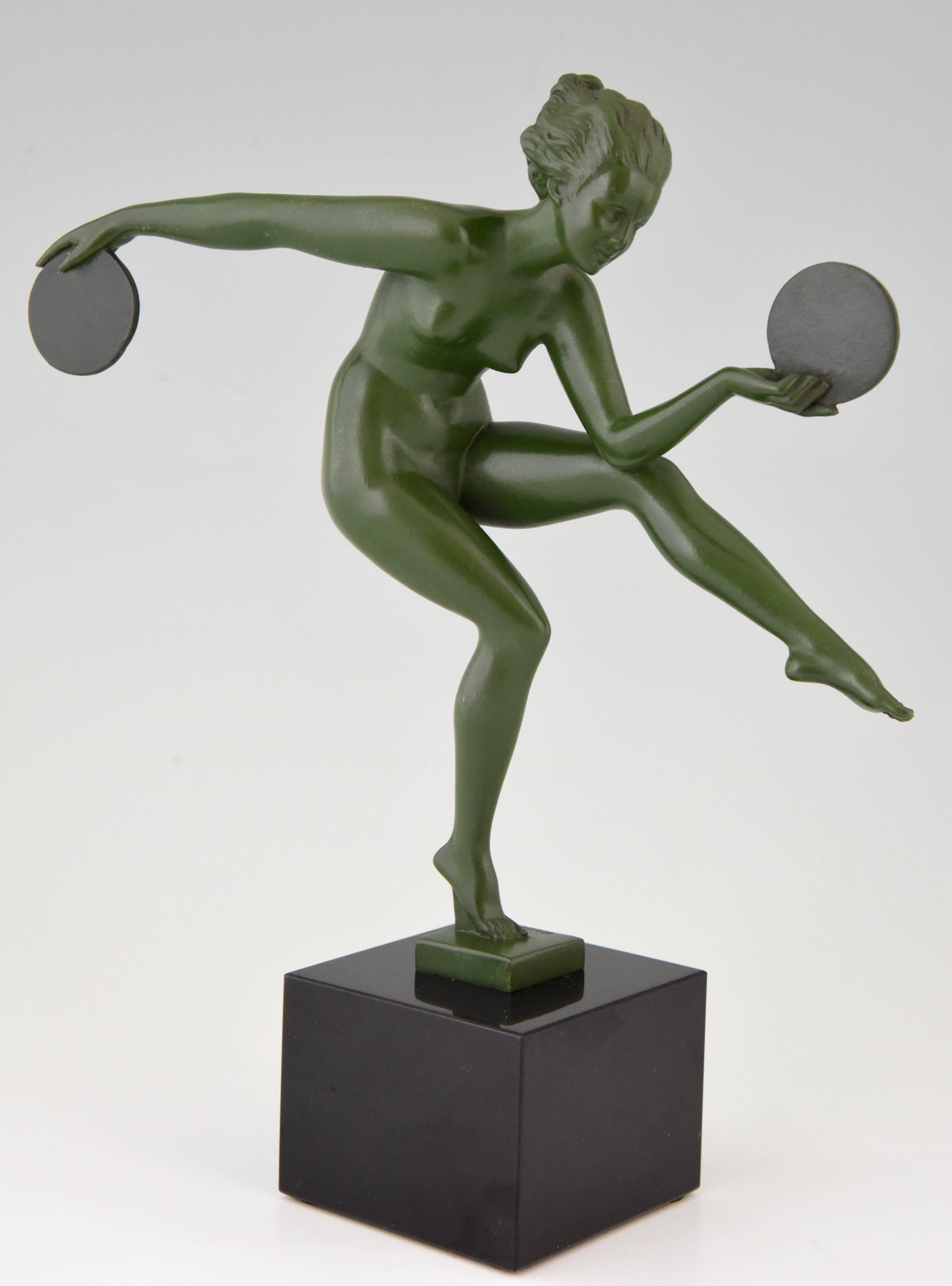 Art Deco disc dancer by Derenne.
Pseudonym used by Marcel Bouraine for his art metal sculptures cast by the Max Le Verrier foundry. 

Artist/maker: Derenne, Marcel Bouraine
Signature/marks: Derenne
Style: Art Deco
Date: 1930
Material: