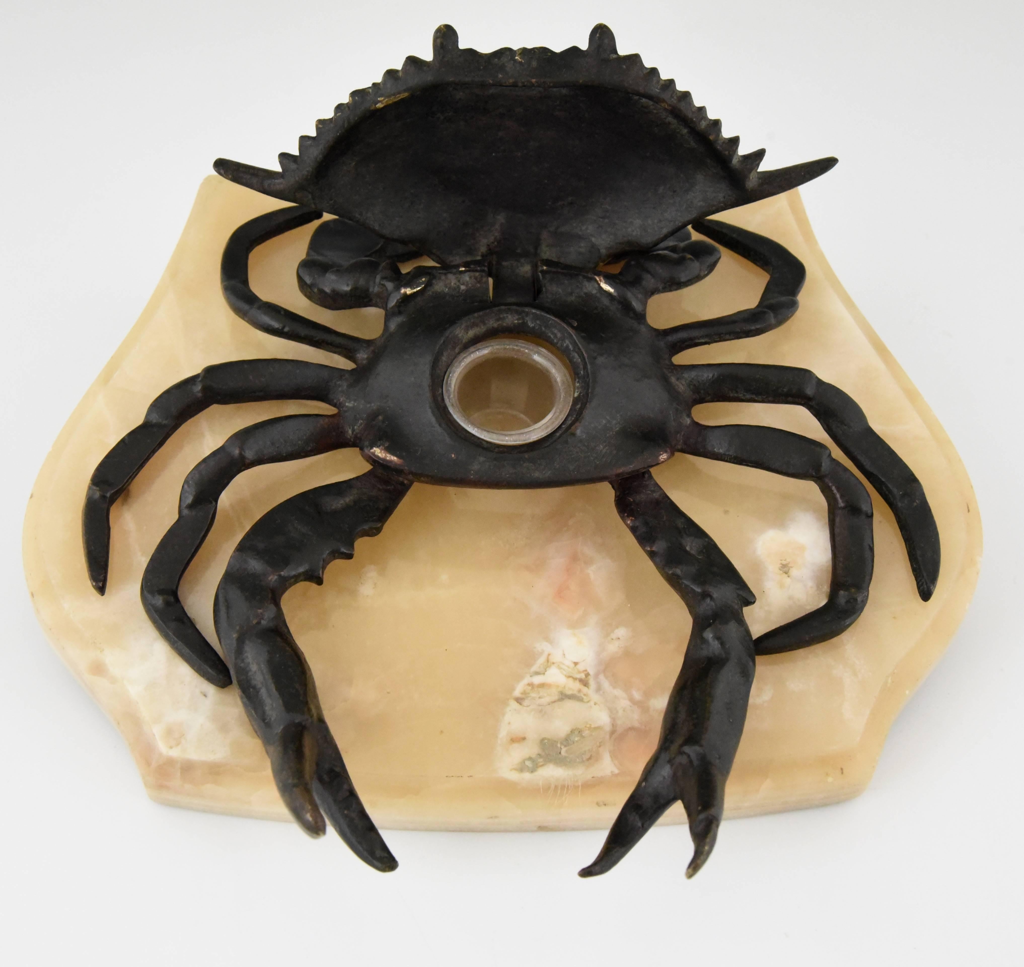 Antique bronze crab inkwell.
The two front claws can be used as a pen holder. 

Date: 1900
Material: Bronze and onyx.
Origin: France
Size: H 5.5 cm x L 21.5 cm. x W 19 cm.  
H 2.2 inch x L 8.5 inch x W 7.5 inch.
Condition: Good condition.
