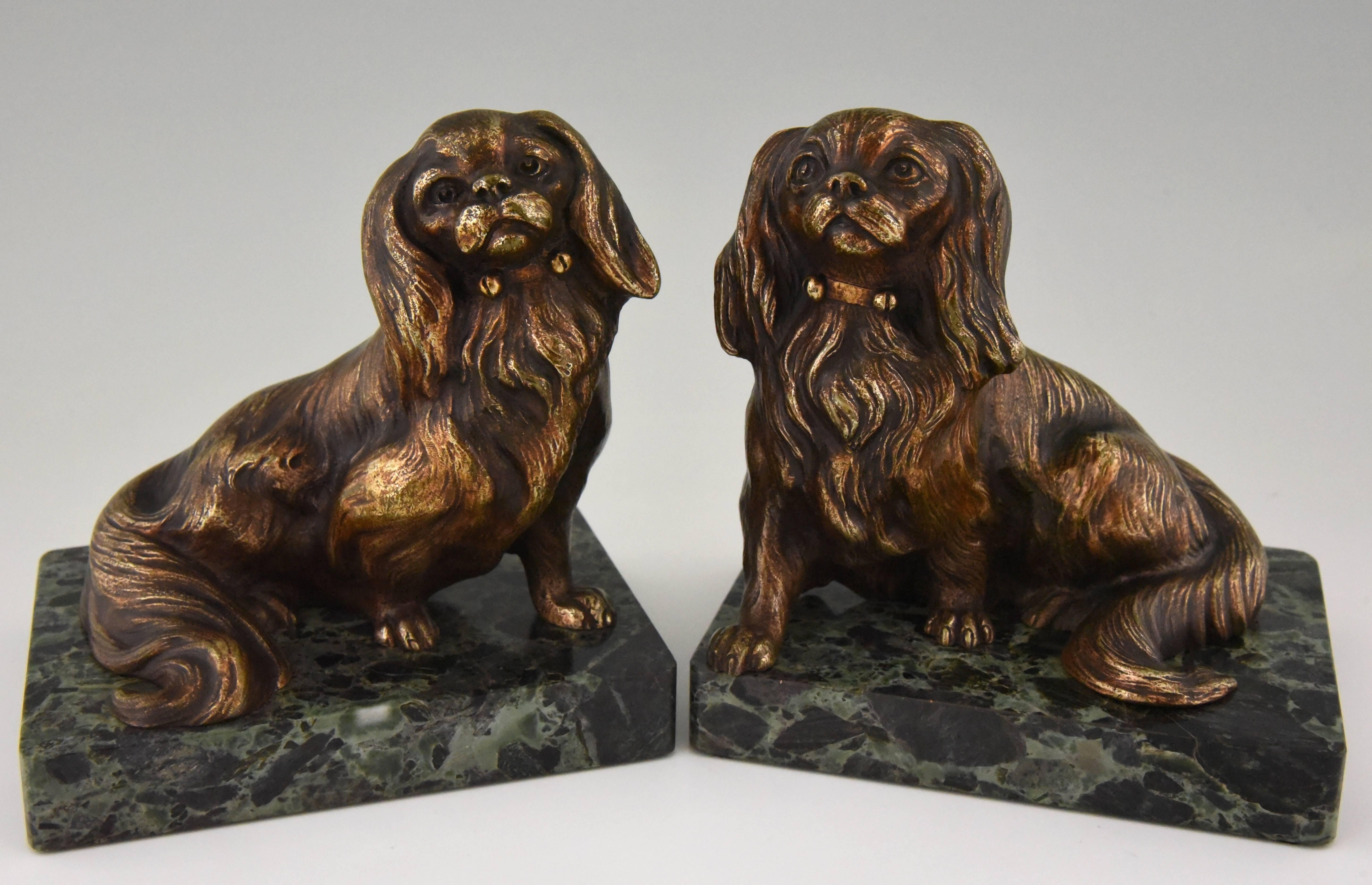 Hard to find Art Deco bronze bookends, Cavalier King Charles spaniel dogs by Louis Albert Carvin, Etling Foundry signature. 

Artist/ maker: Louis Albert Carvin.
Signature/ marks: Carvin. Foundry seal etling.
Style: Art Deco
Date: