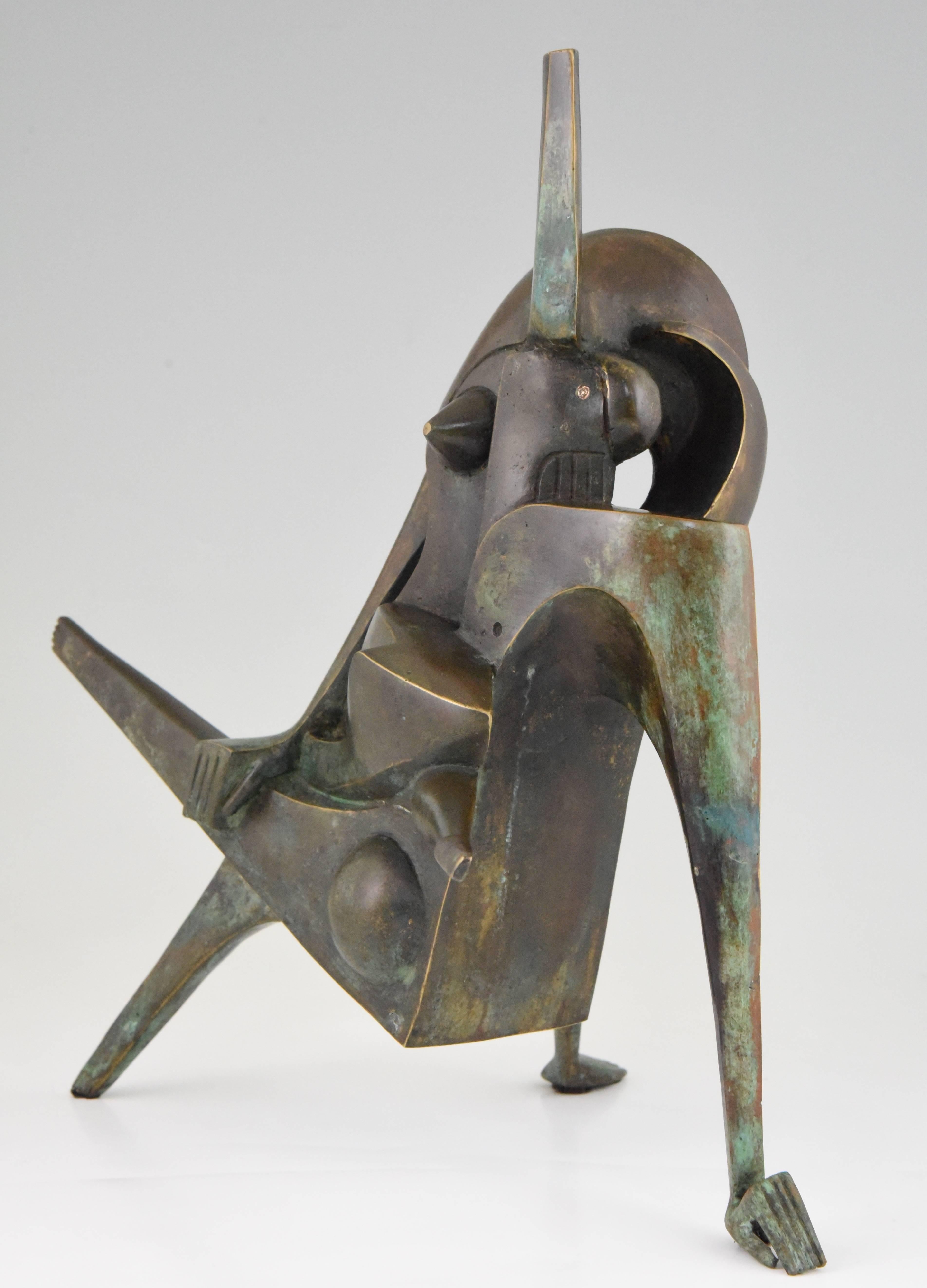 Kiss, Modern Bronze Sculpture Embracing Couple Stefan Vladov In Excellent Condition In Antwerp, BE