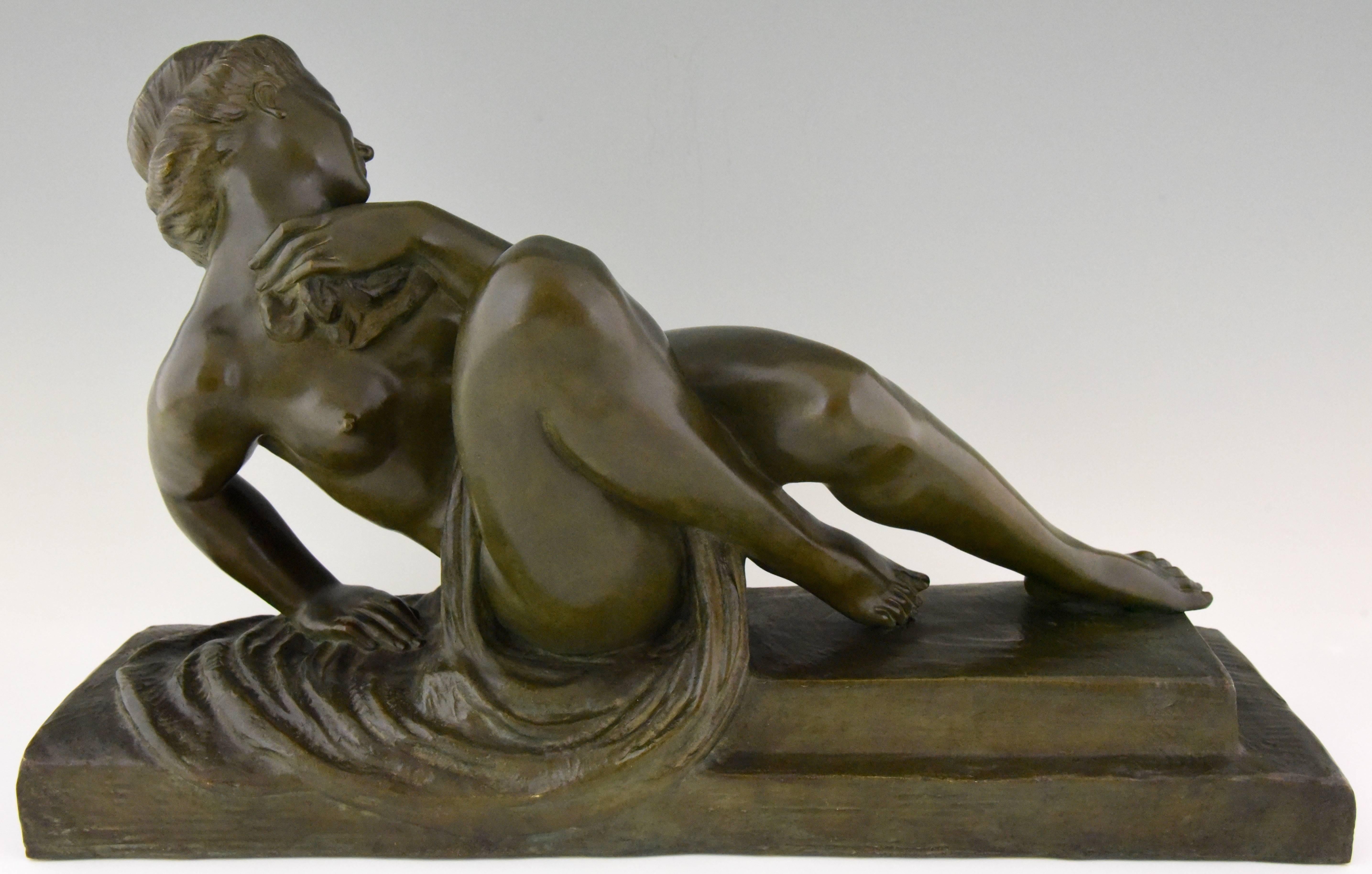 Art Deco Bronze Sculpture of a Nude with Drape Marcel Bouraine, 1930 France In Excellent Condition In Antwerp, BE