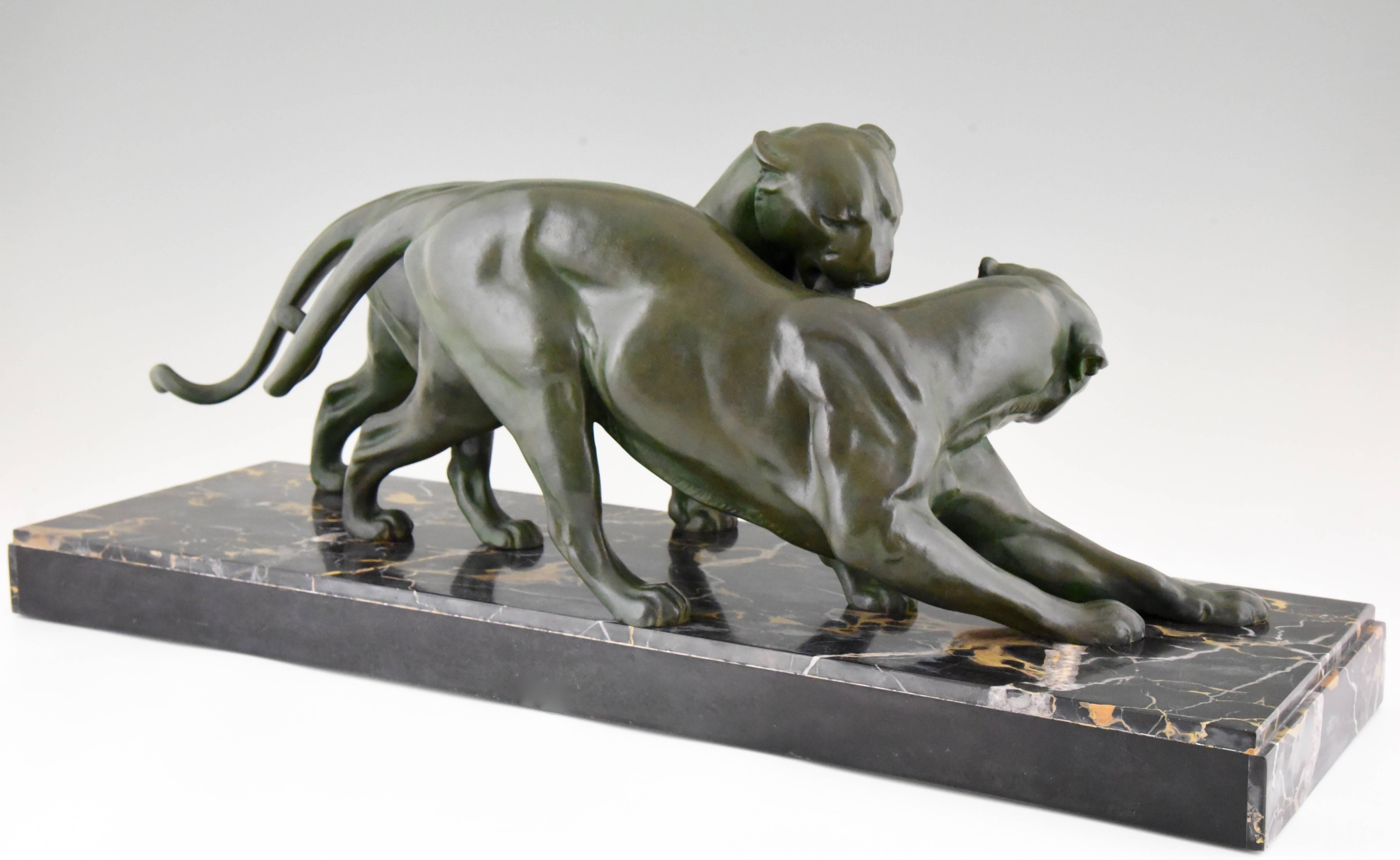 Marble Art Deco Sculpture of Two Panthers by Plagnet, 1930 France