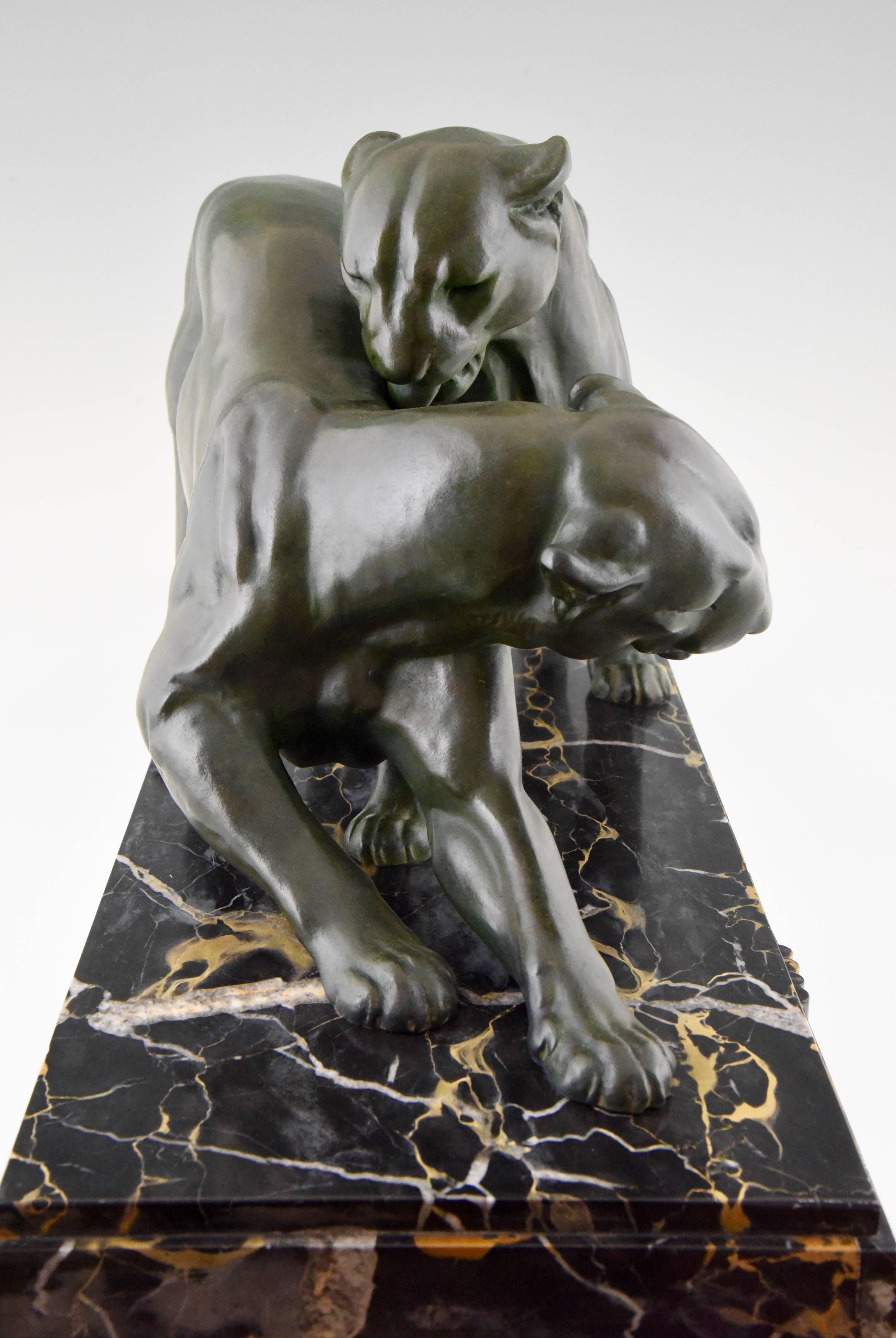 French Art Deco Sculpture of Two Panthers by Plagnet, 1930 France