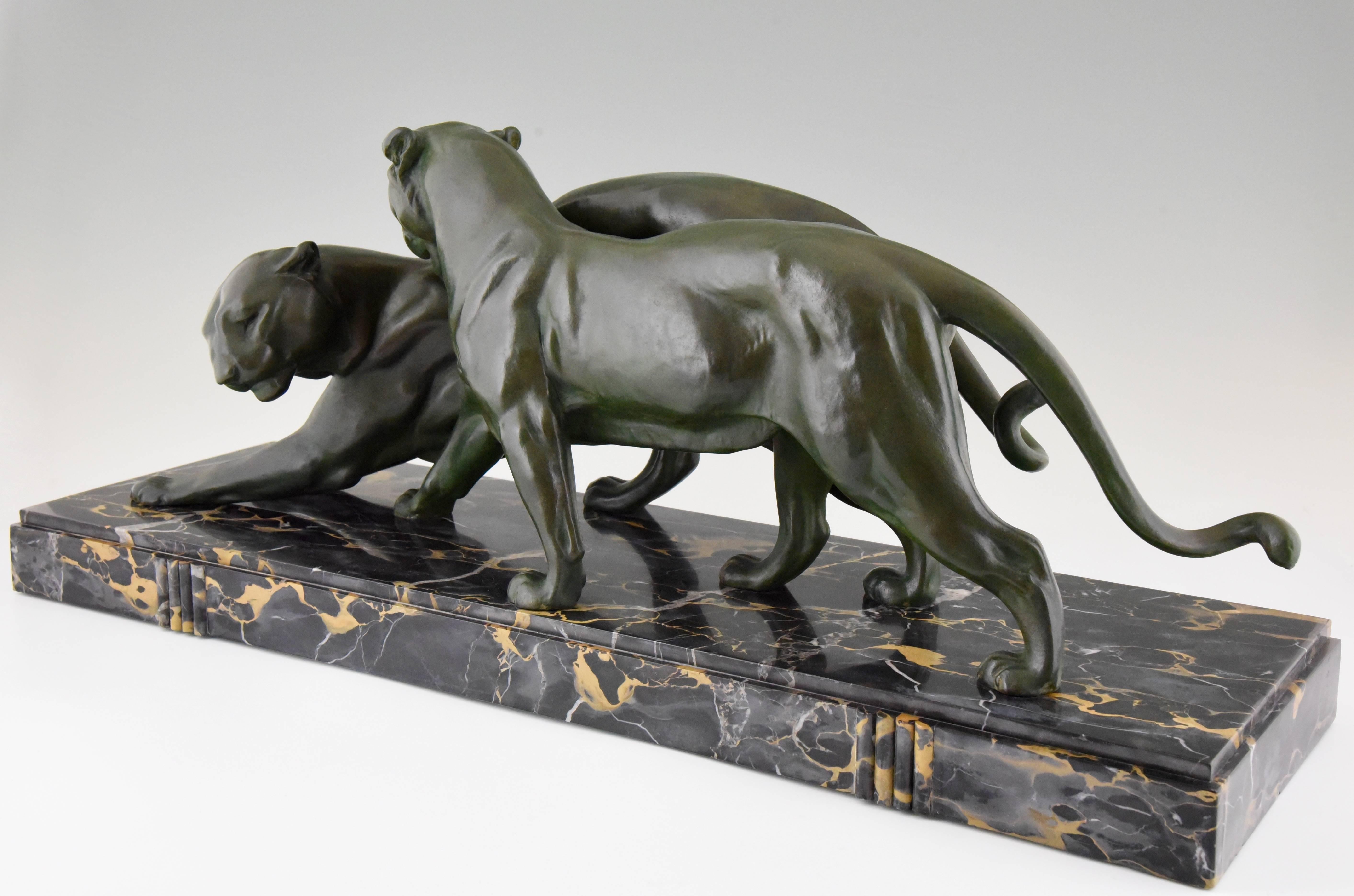 Patinated Art Deco Sculpture of Two Panthers by Plagnet, 1930 France