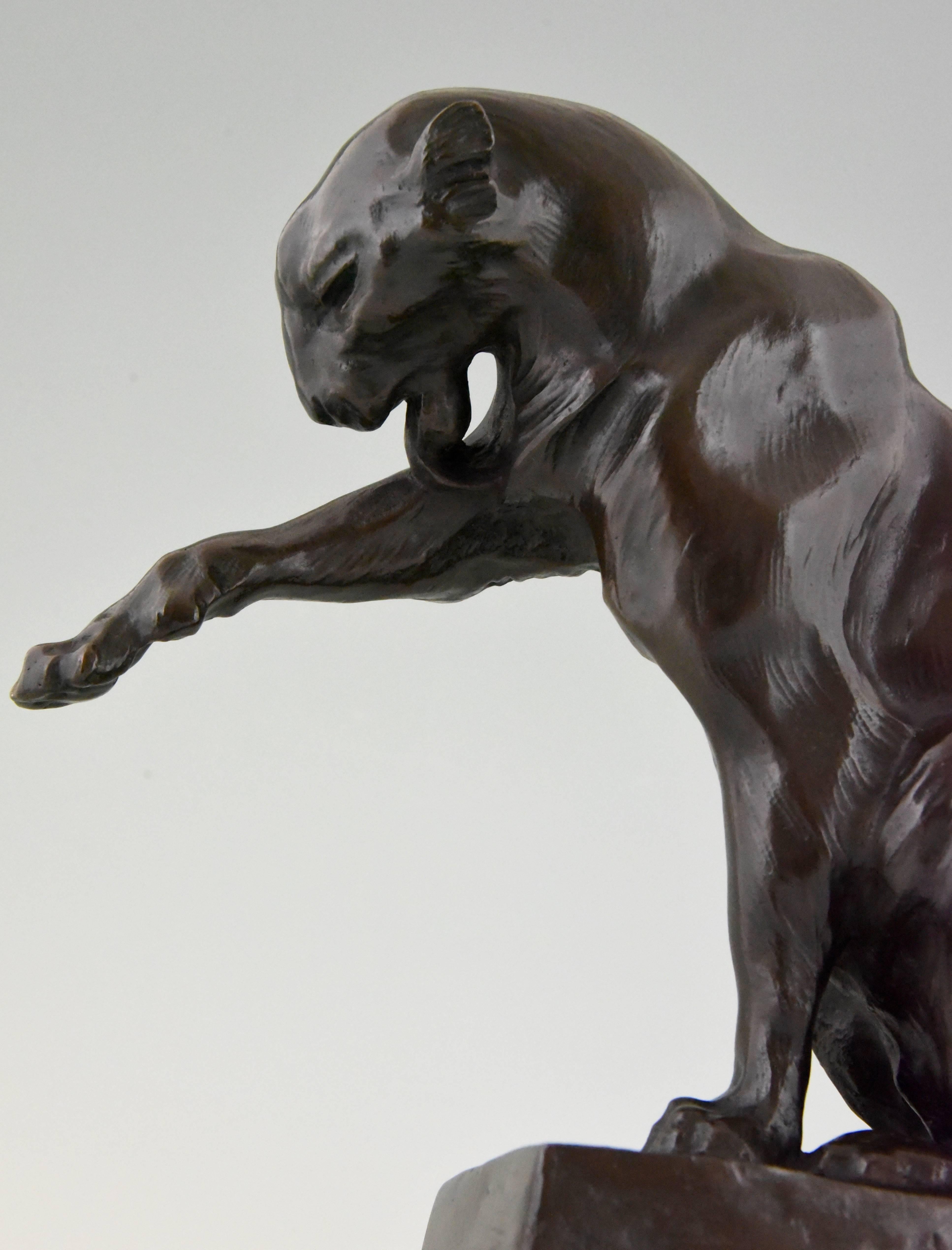 Art Deco Bronze Sculpture of a Sitting Panther Wera von Bartels, 1920 In Excellent Condition In Antwerp, BE