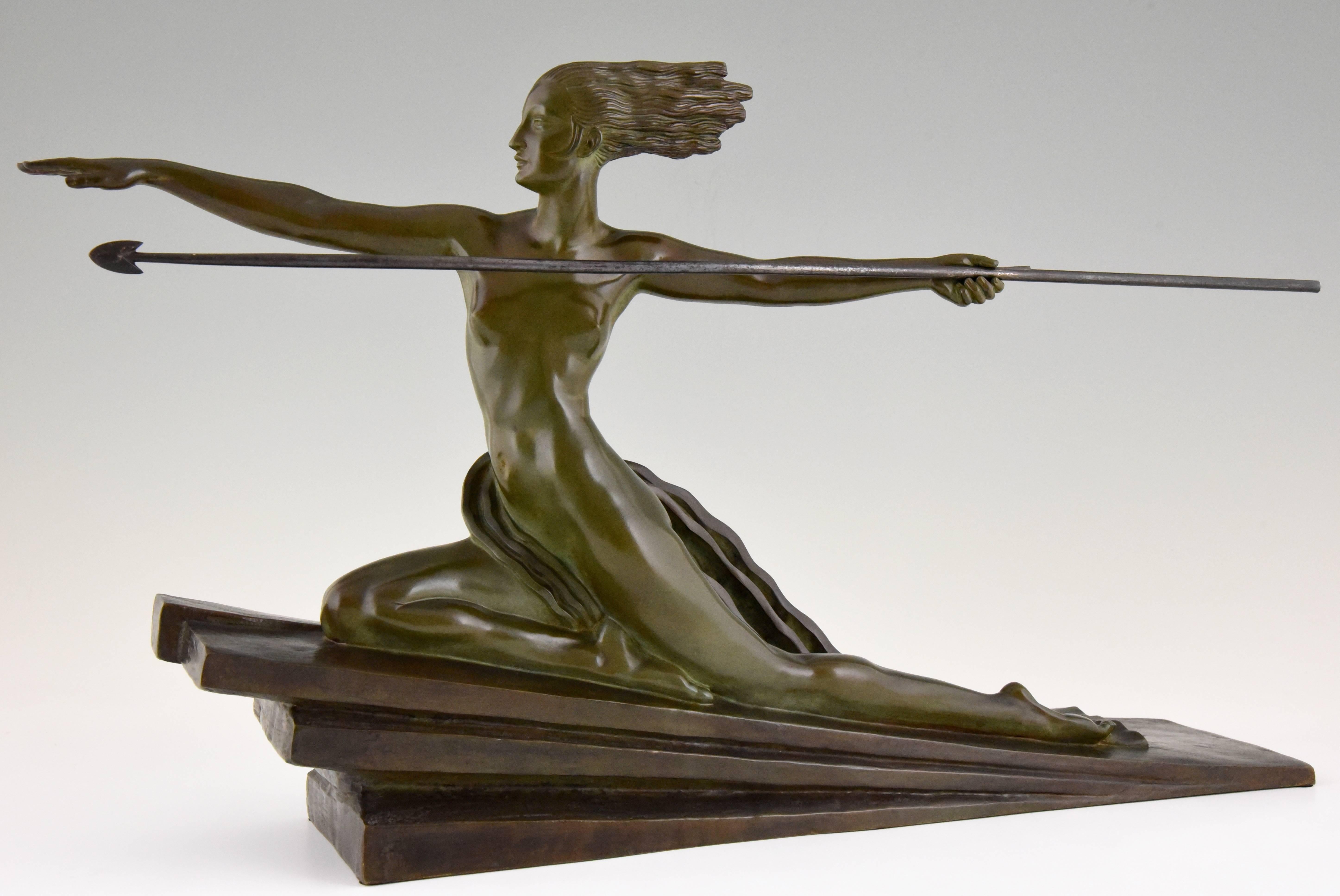 Amazon, beautiful Art Deco bronze sculpture of a female nude warrior with spear by Andre Marcel Bouraine cast by the Etling foundry in Paris. 

Signature/ Marks: Bouraine. Etling Paris, foundry mark. Bronze.
Style: Art Deco
Date: 1925
Material: