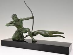 Sculpture en bronze Art Déco Archer avec chien de chasse par Ghanu Gantcheff:: 1930