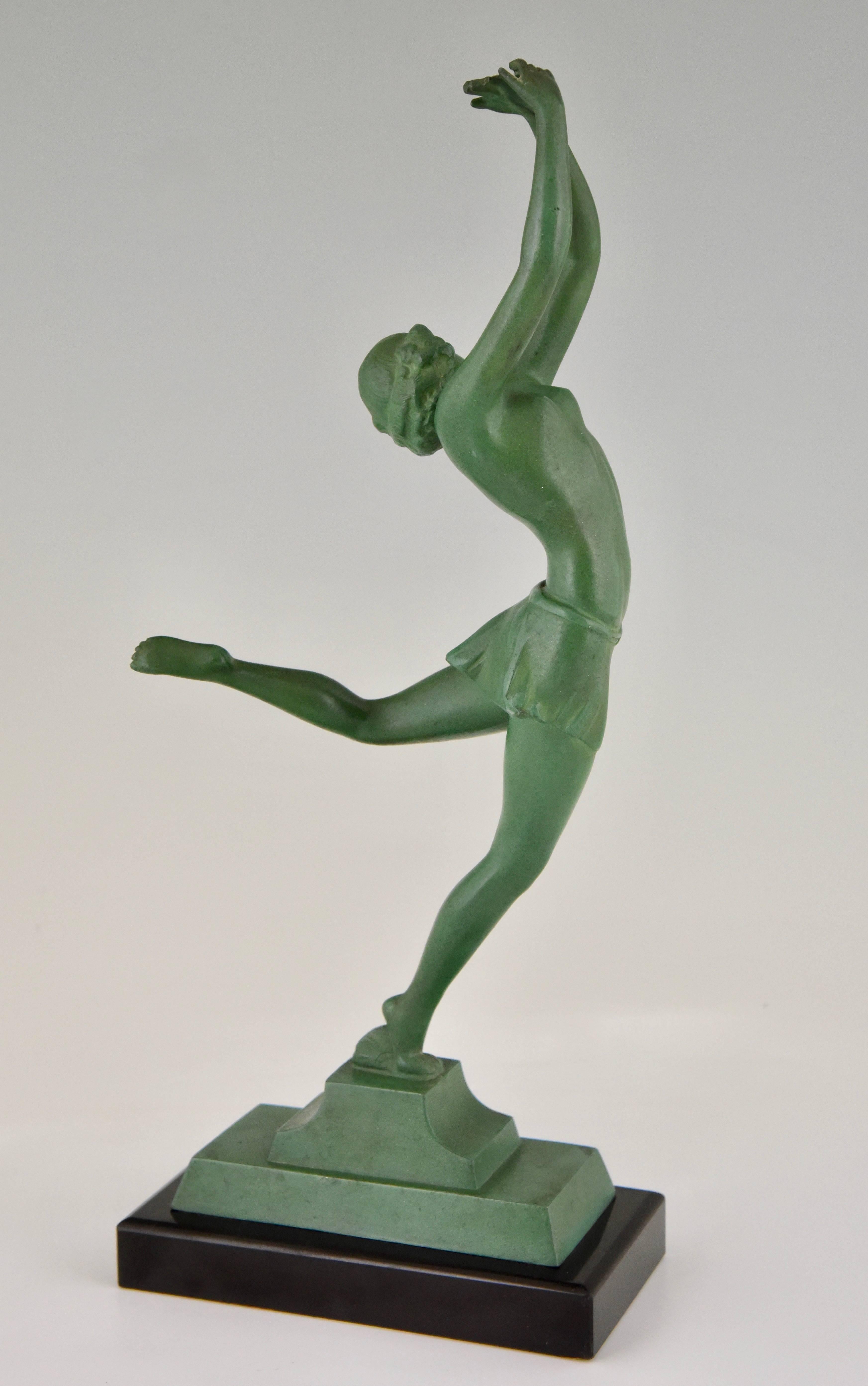 French Art Deco Sculpture of a Dancer on Marble Base, 1930 2