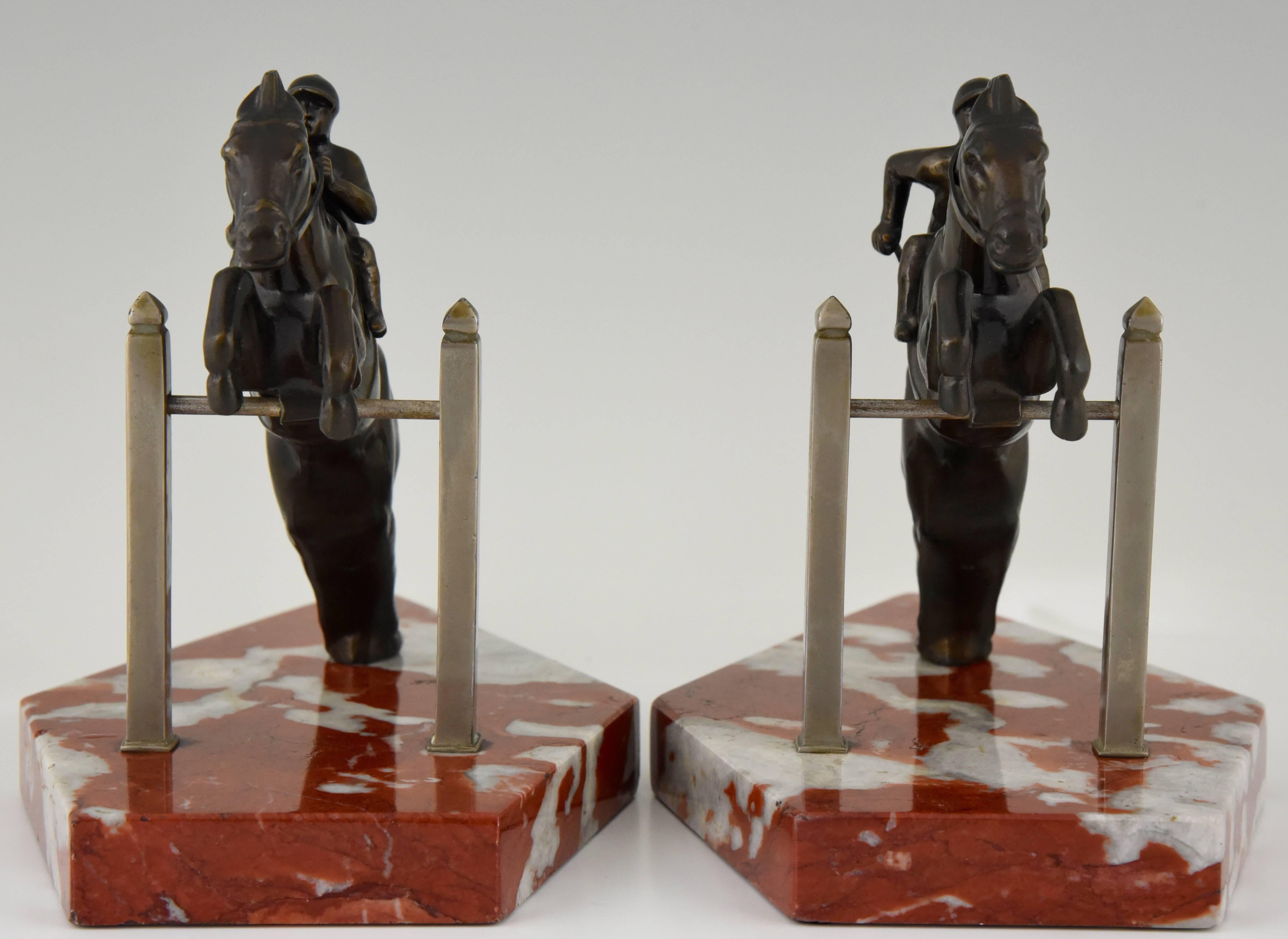 Art Deco bookends jockey on jumping horse, France, 1930.
Style: Art Deco
Date: 1930
Material: Patinated art metal on red marble base.
Origin: France
Size: H 16.5 cm x L 20.5 cm x W 13.3 cm
H 6.5 inch x L 8 inch x W 5.2 inch.
Condition: Very