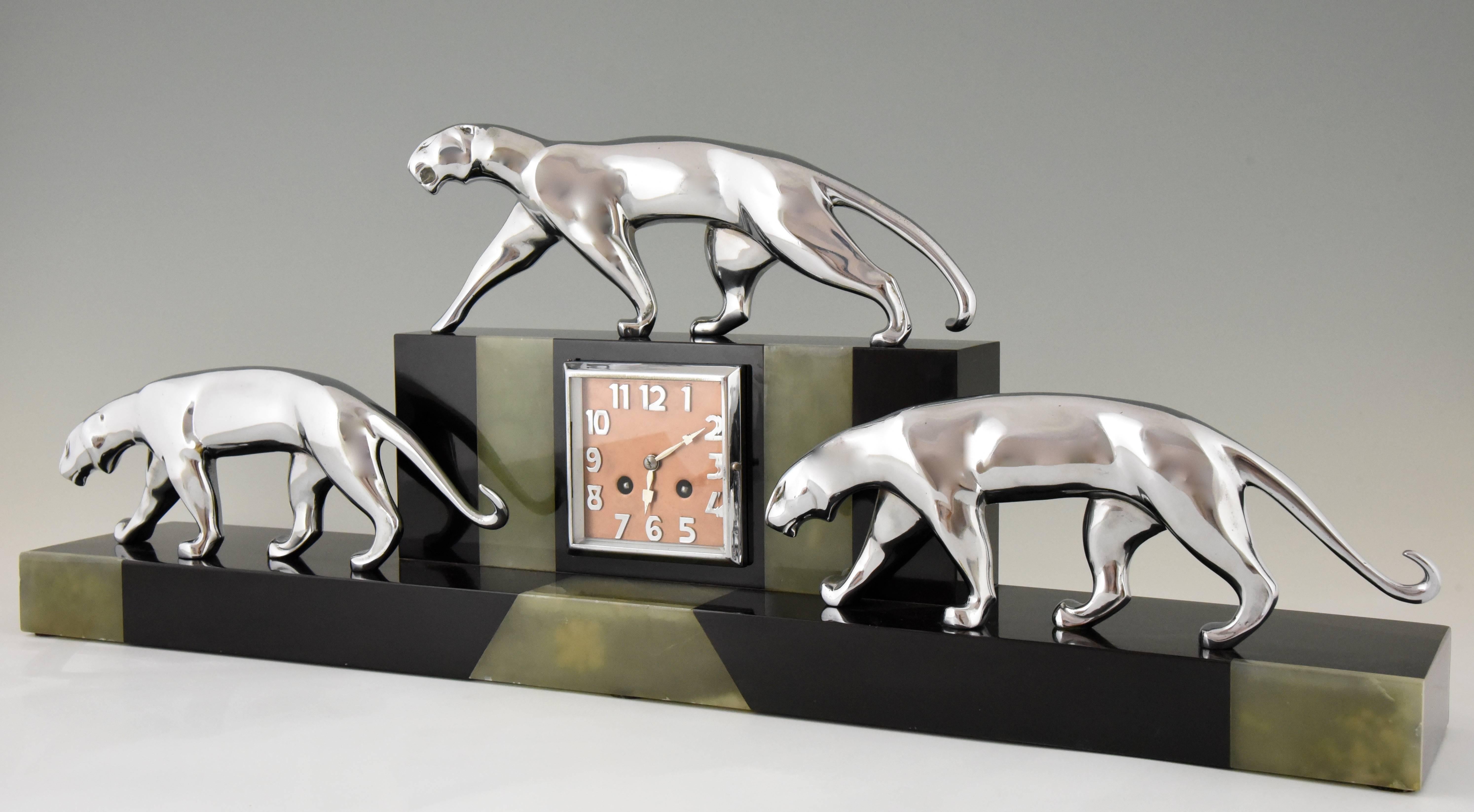 Art Deco clock with three bronze panthers, marble and onyx.
Signature/ Marks: Michel Decoux
Style: Art Deco.
Date: 1920
Material: Chromed bronze panther sculptures. ?Green onyx and Belgian Black marble.
Origin: France
Size: L 80 cm. x H 31 cm