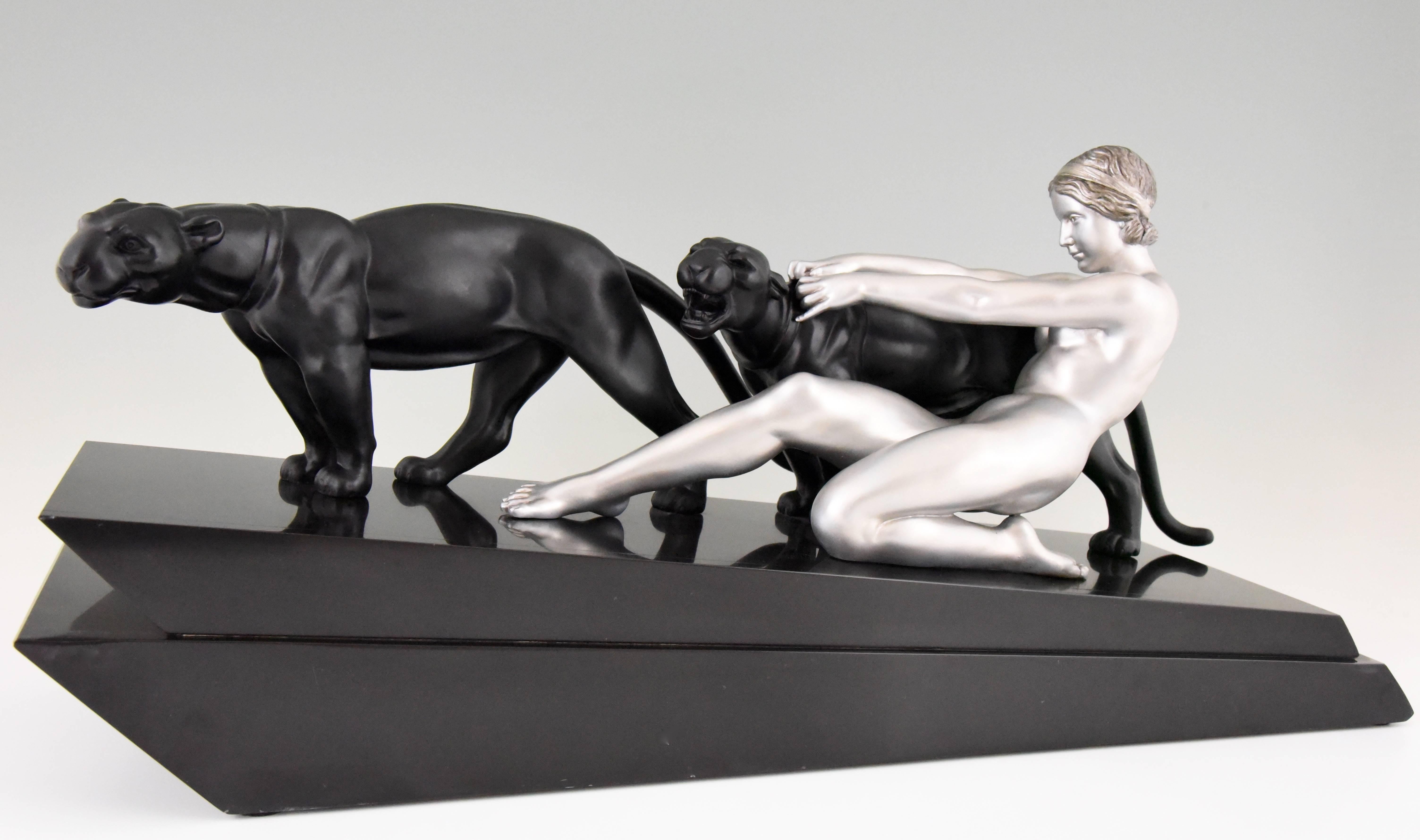 Impressive Art Deco sculpture of a nude with two black panthers on Belgian black marble base by the French artist Alexandre Ouline, who worked in France, 1918-1940.
Artist/ Maker: Alexandre Ouline
Signature/ marks: Ouline
Style: Art Deco
Date: