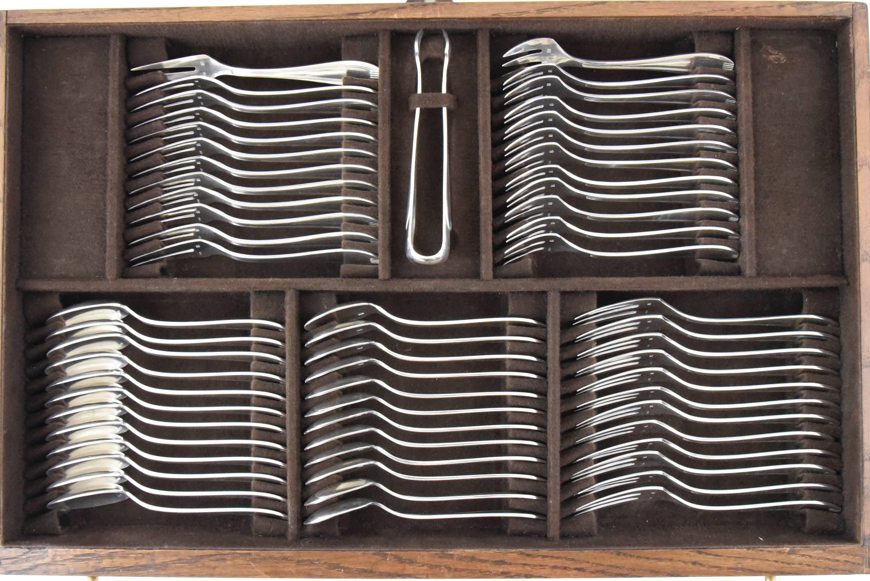 Service de couverts Art Déco en métal argenté de 178 pièces par Frionnet dans son coffret d'origine:: 1930 1