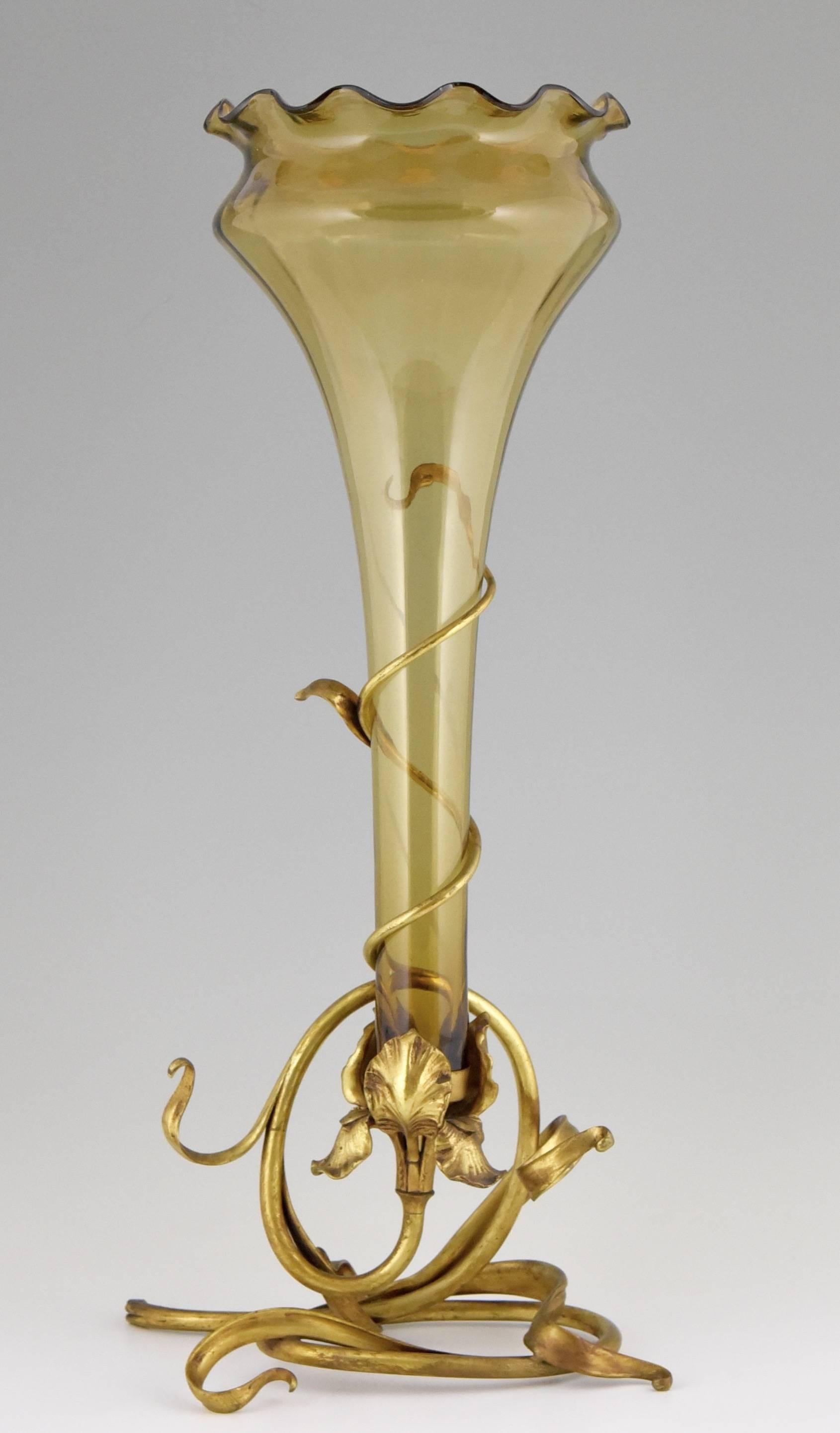 An impressive bronze and glass Art Nouveau vase with iris attributed to Leopold van Strydonck, (1865-1939).

Literature:?
“Art Nouveau Belgium” ?Robert de Smet ?1980 Europalia Brussels.