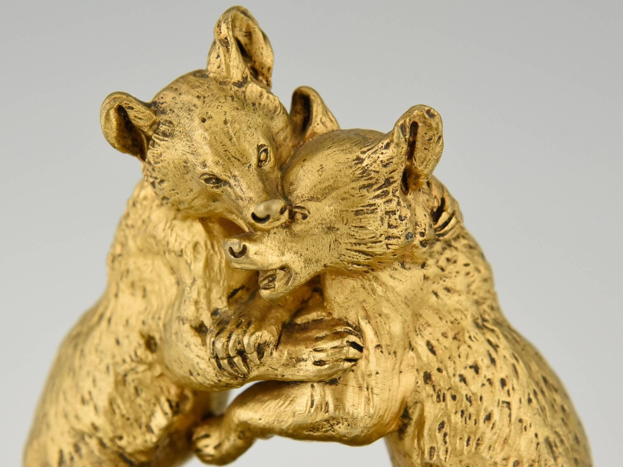 Antique Bronze sculpture of Two Young Bears Playing by Victor Peter In Good Condition In Antwerp, BE