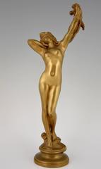 Vergoldete Bronzeskulptur eines Aktes im französischen Art nouveau-Stil von A. Guillot, 1900