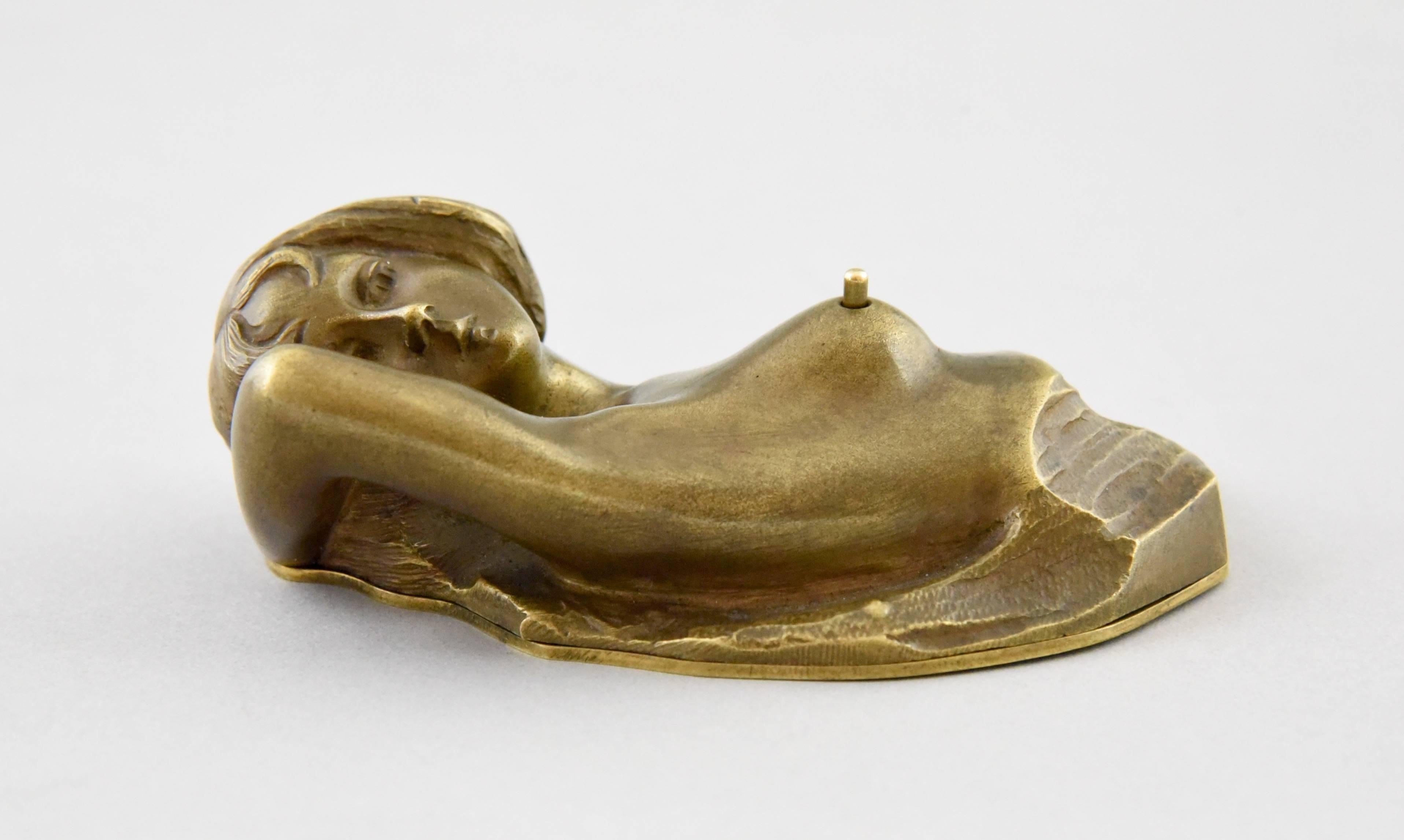 Art Nouveau Vienna bronze erotic table bell in the shape of a  nude 1900 In Good Condition In Antwerp, BE