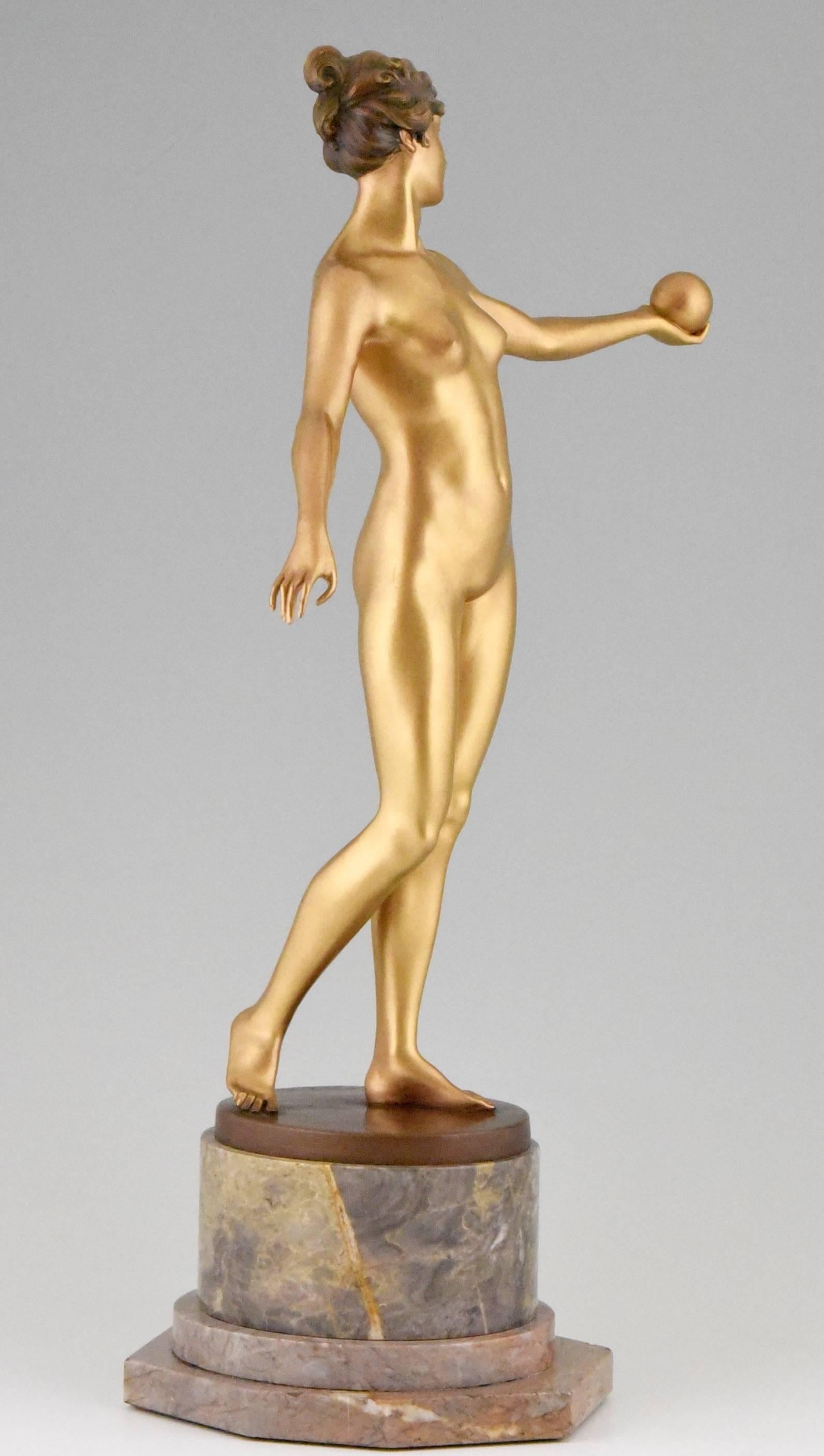 Art Nouveau bronze sculpture of a nude holding a ball by Hans Keck 1900 In Good Condition In Antwerp, BE