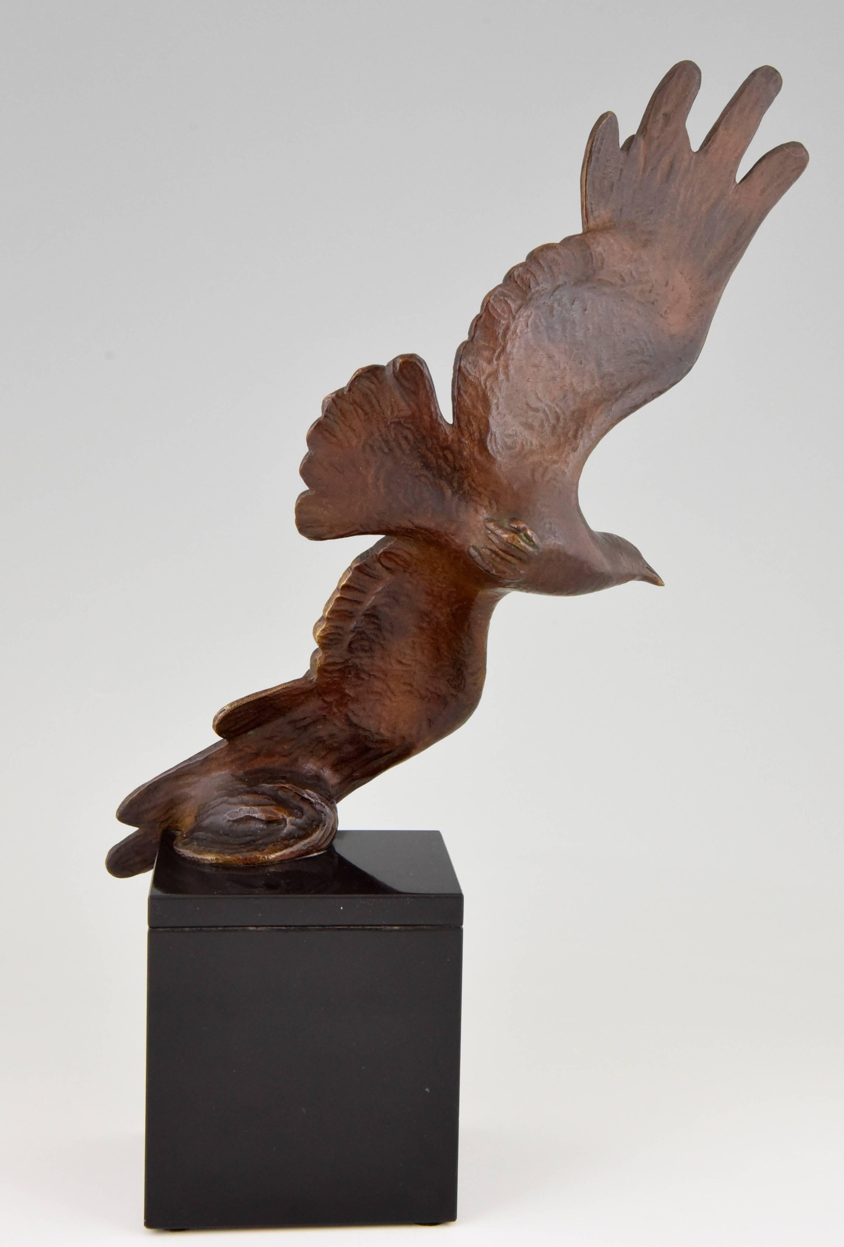 Patiné Sculpture en bronze Art Déco d'un oiseau par Alexandre Kelety, France, 1930