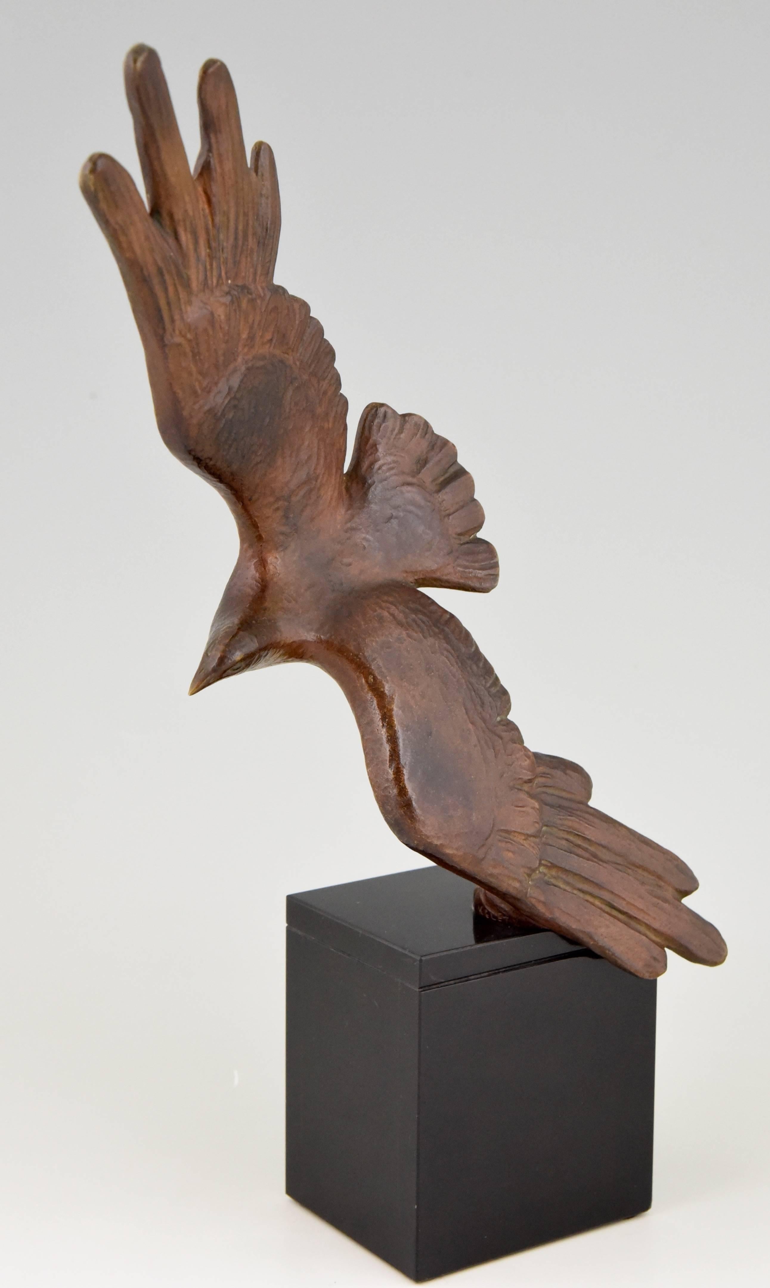 Sculpture en bronze Art Déco d'un oiseau par Alexandre Kelety, France, 1930 Excellent état à Antwerp, BE