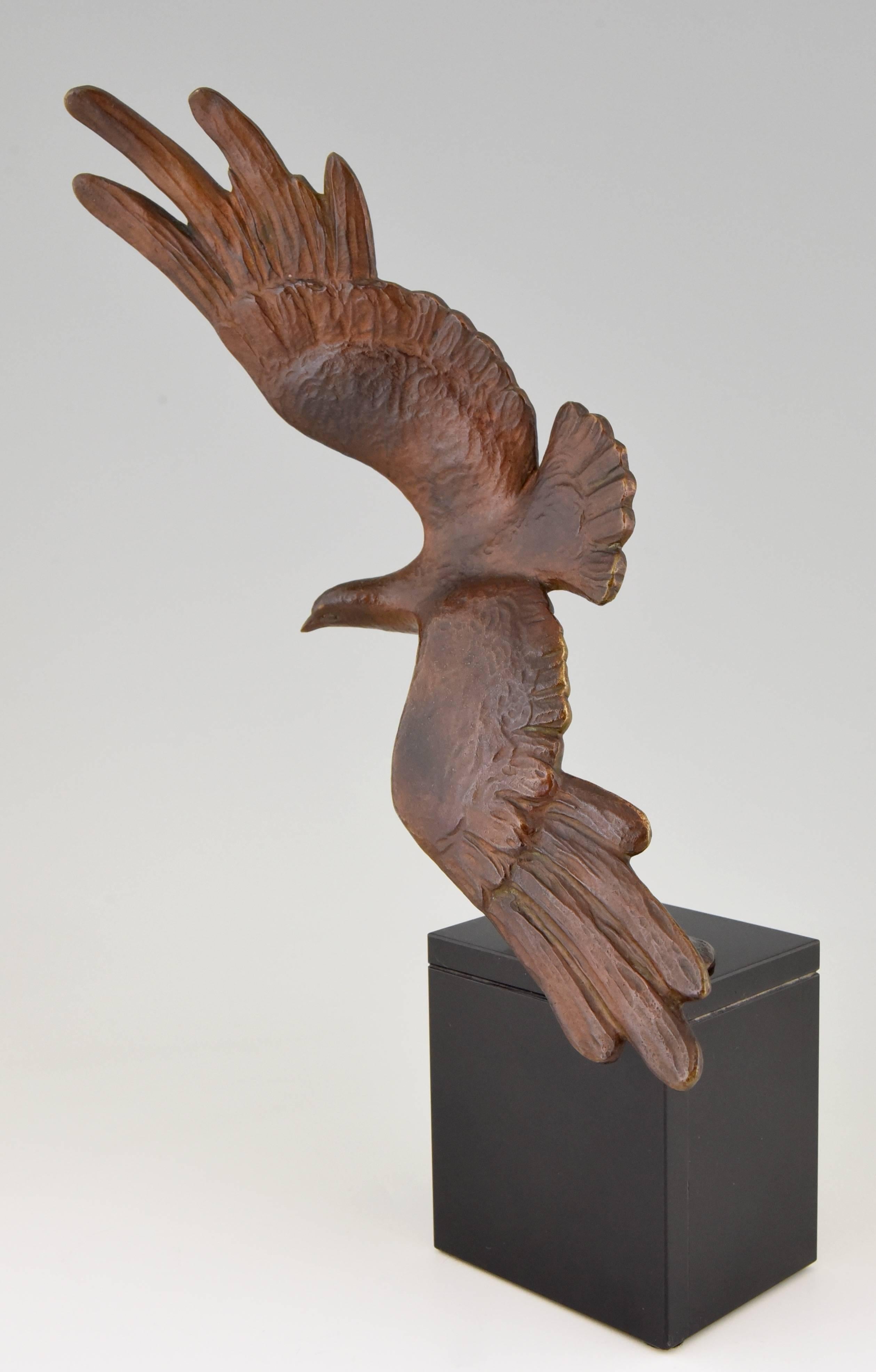 Bronze sculpture of a seagull in flight.
By Alexandre ?Kelety
Signature / Marks : ?A. Kelety.? Etling Paris foundry. 

Size: ?
H. 36.5 cm x L. 23 cm. x W. 10 cm. ?
H. 14.4 inch x L. 9 inch x W. 3.9 inch.

Literature: 
?