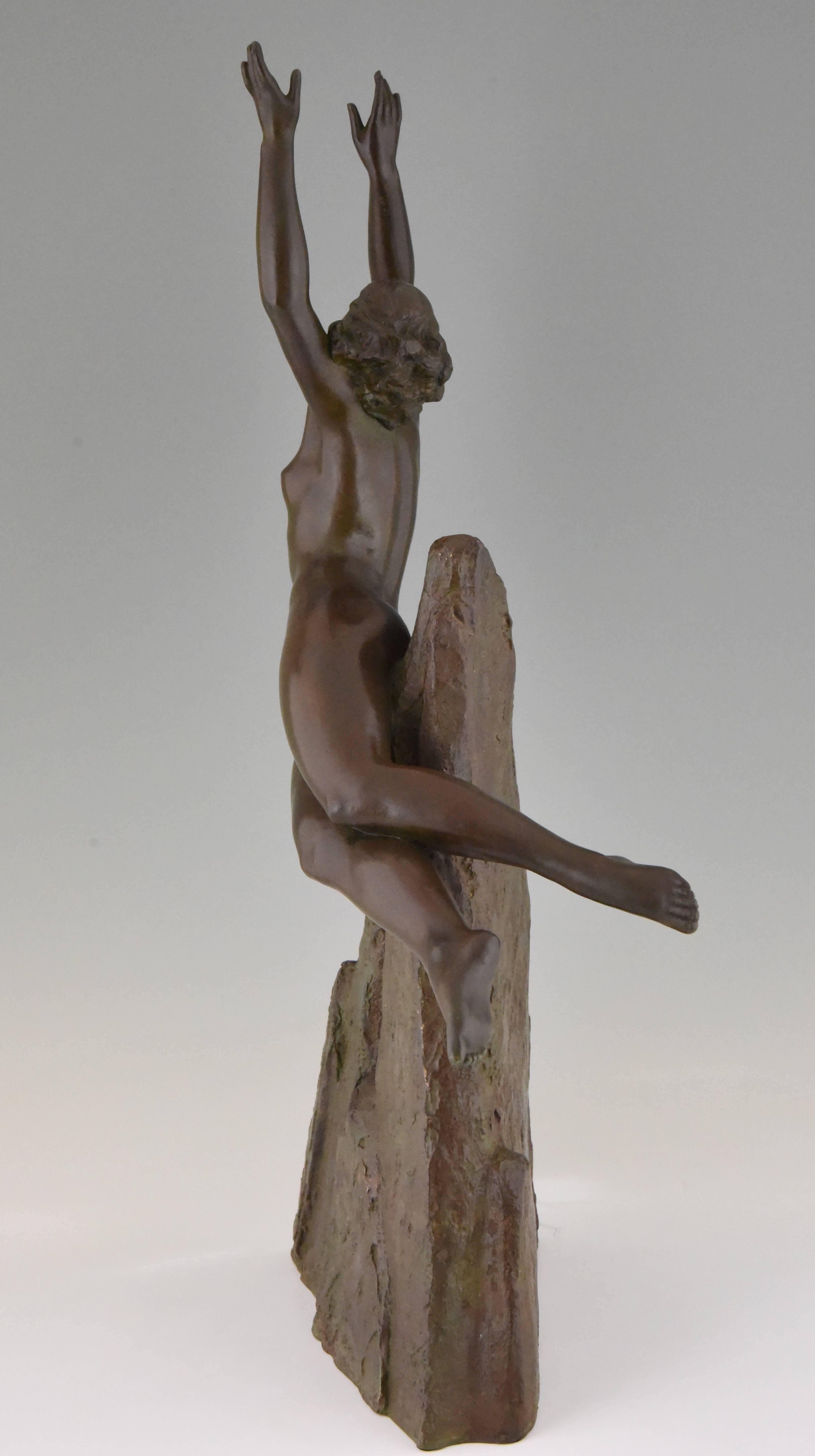 Art Deco Bronze Sculpture of a Nude by Pierre Le Faguays, 1940 France In Good Condition In Antwerp, BE