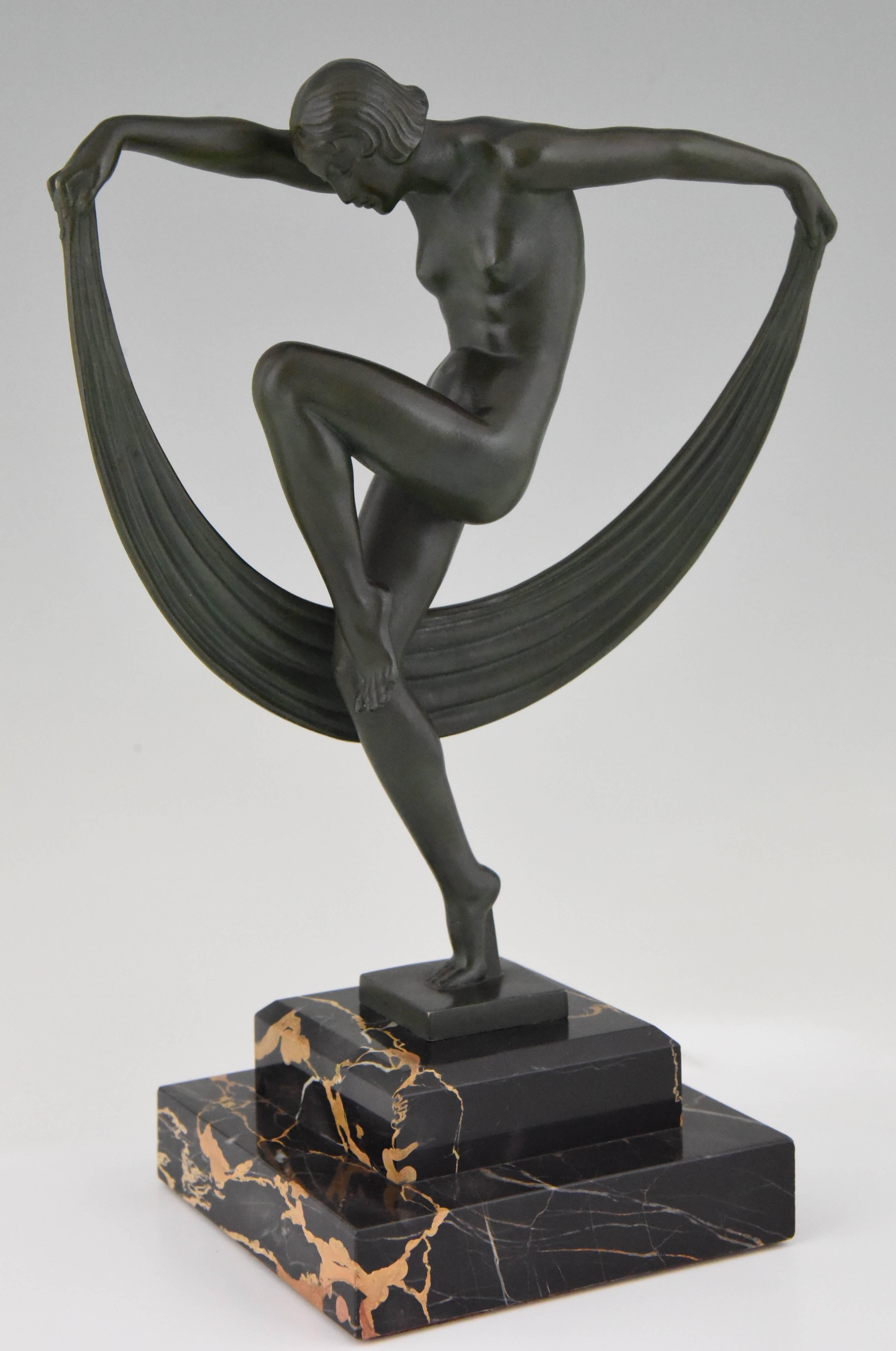Elegant Art Deco sculpture of a dancing nude with scarf by the French artist Denis. On a stepped Portor marble base.
Signature/ Marks: Denis
Style: Art Deco
Date: 1930
Material: Patinated art metal. Portor marble base
Origin: France.
Size: H.