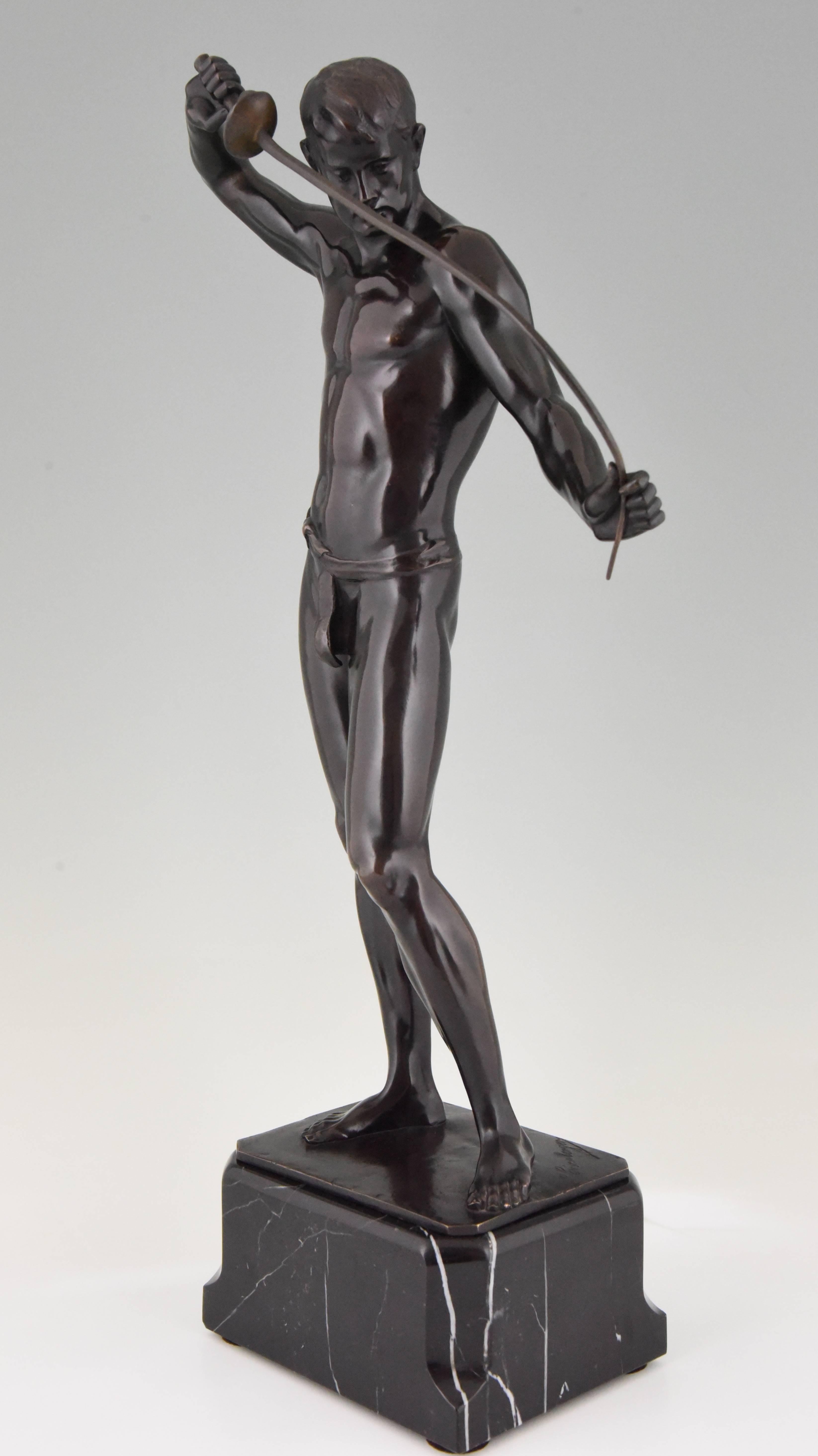 Fine antique bronze sculpture of a standing male nude fencer holding and flexing an épée, on marble plinth by the German artist Ludwig Eisenberger. 

Signature/ Marks: L. Eisenberger
Style: Classical
Date: 1900
Material: Patinated bronze.