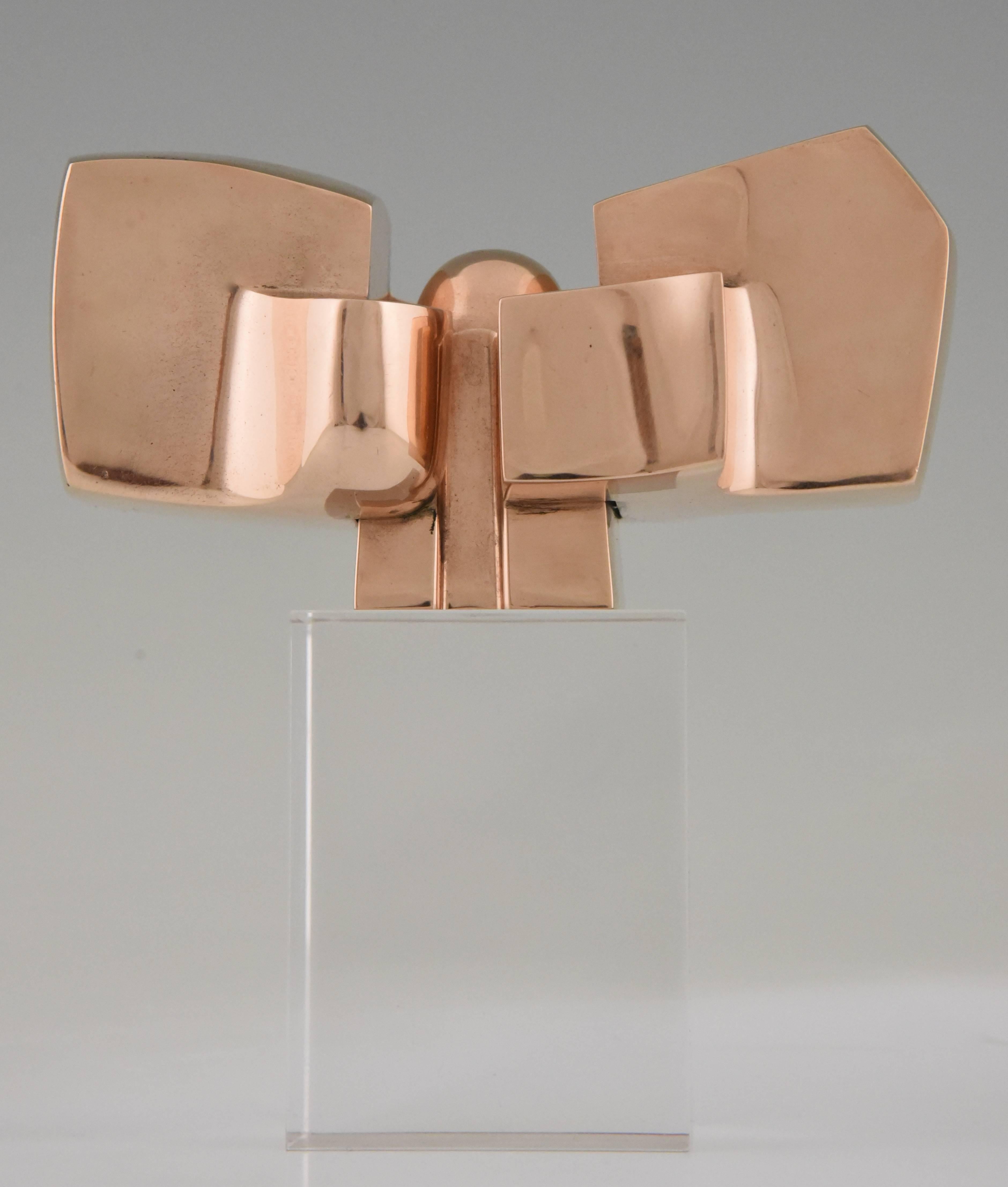 1970's Bronze abstract sculpture on plexiglass base by the Spanish artist José Luis Sanchez. 

Artist/ Maker: José Luis Sanchez 
Signature/ Marks: J.L. Sanchez,  Numbered 42/1000
Style: Mid Century Modern
Date: 1970.
Material: Polished bronze.