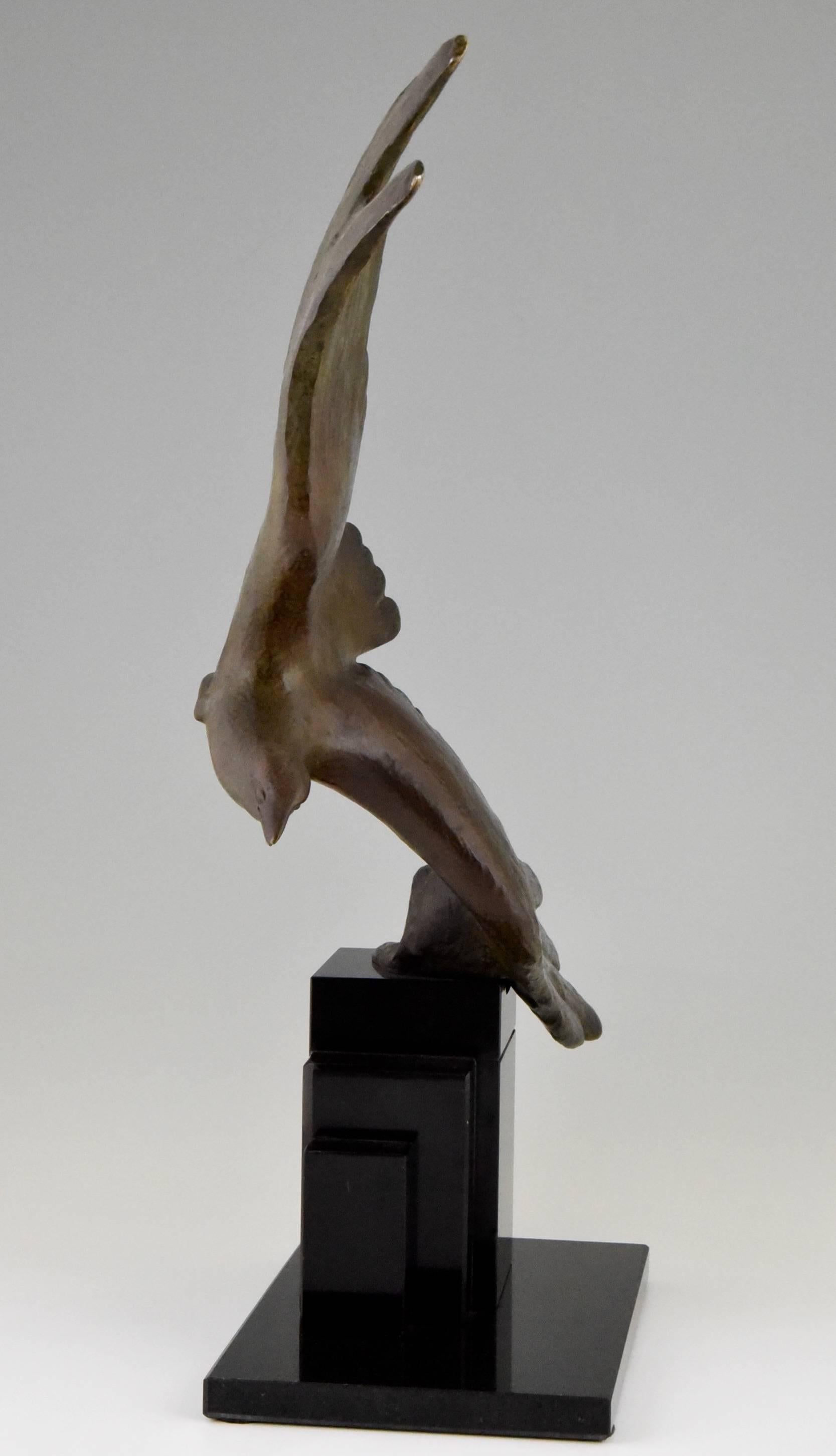 Mid-20th Century Art Deco Bronze Seagull bird sculpture By Alexandre Kelety