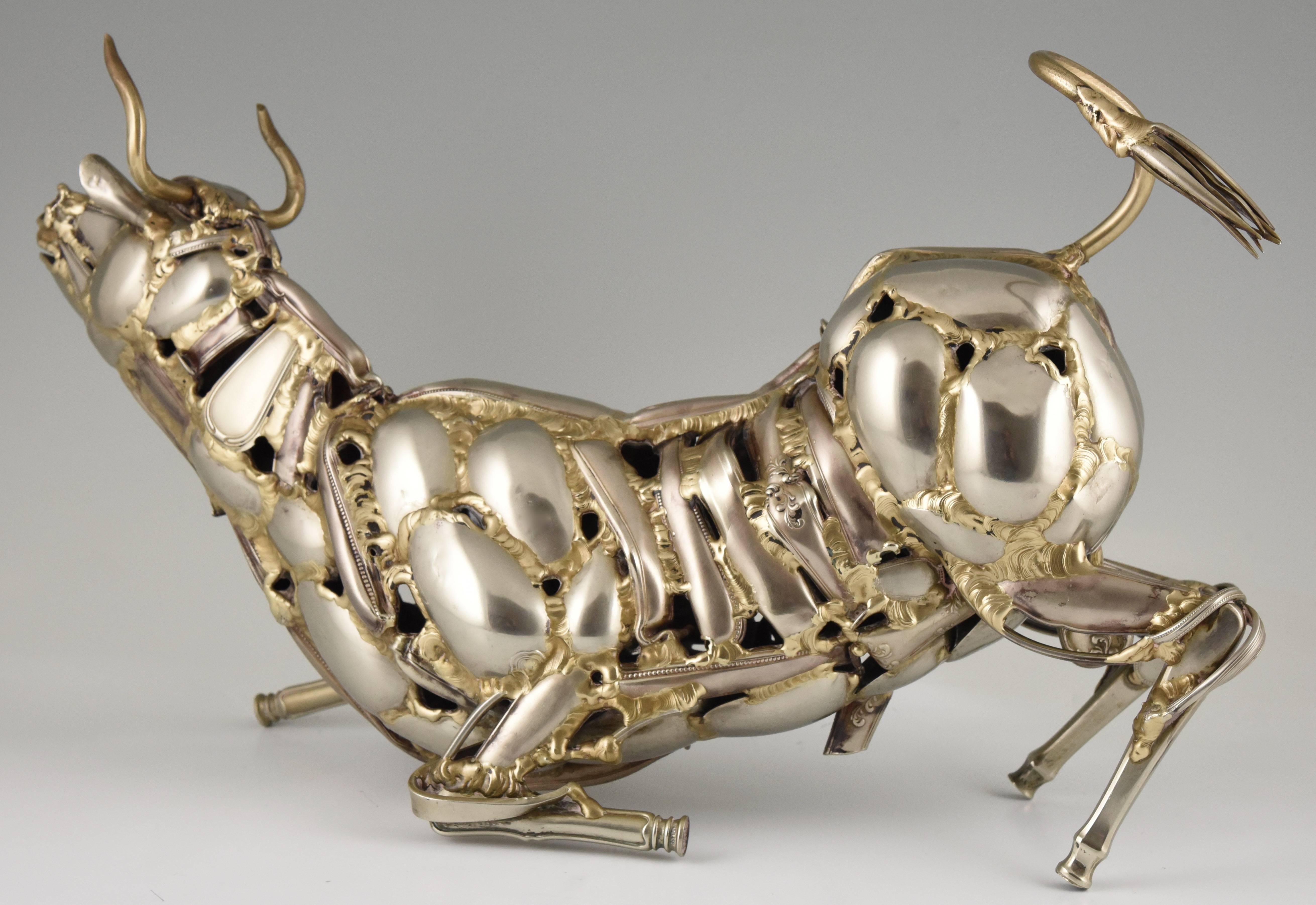 The bull, large cutlery sculpture by Gerard Bouvier signed and dated 1990 In Good Condition In Antwerp, BE