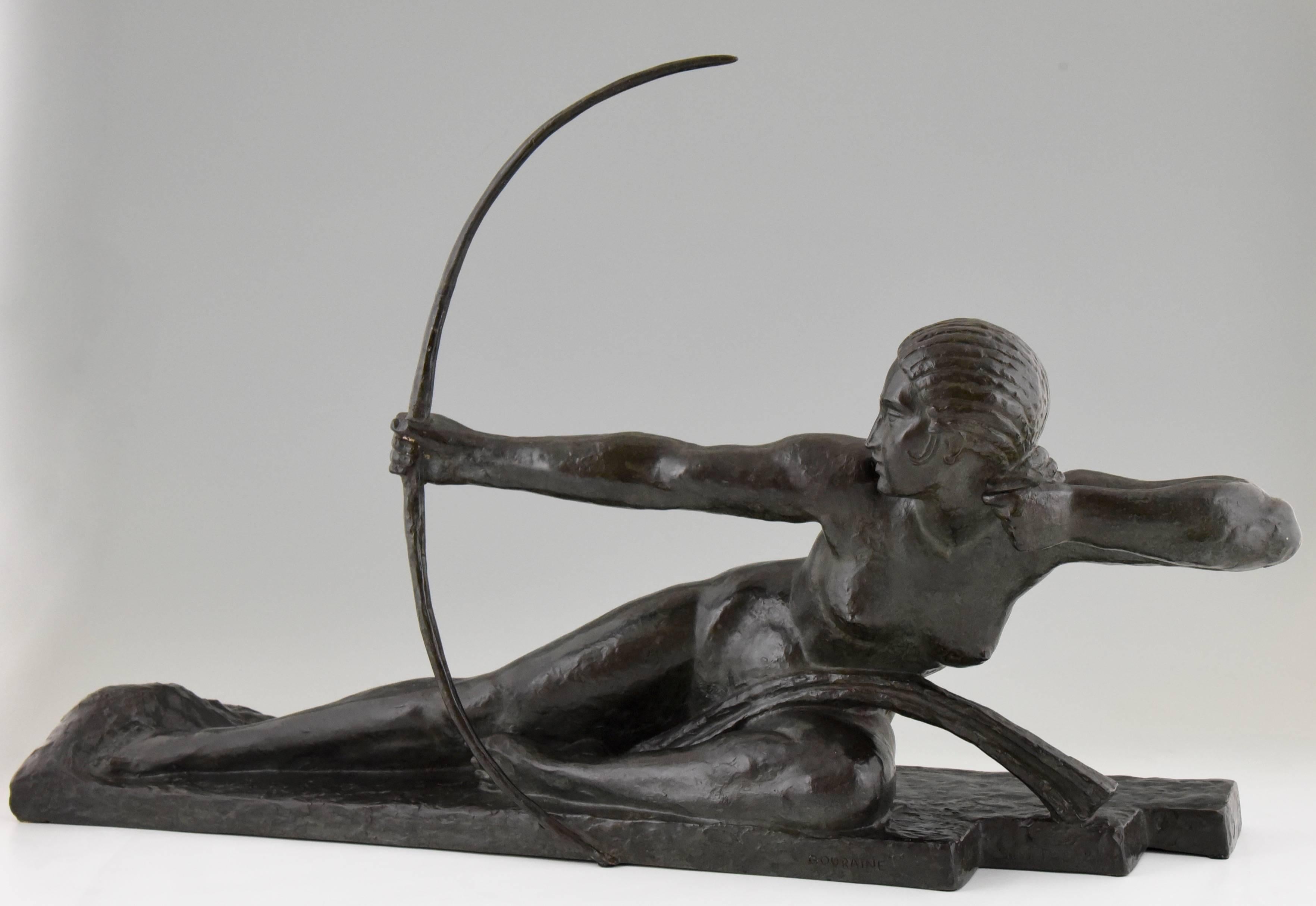 French Art Deco Bronze sculpture nude female archer by Bouraine 1930 In Excellent Condition In Antwerp, BE