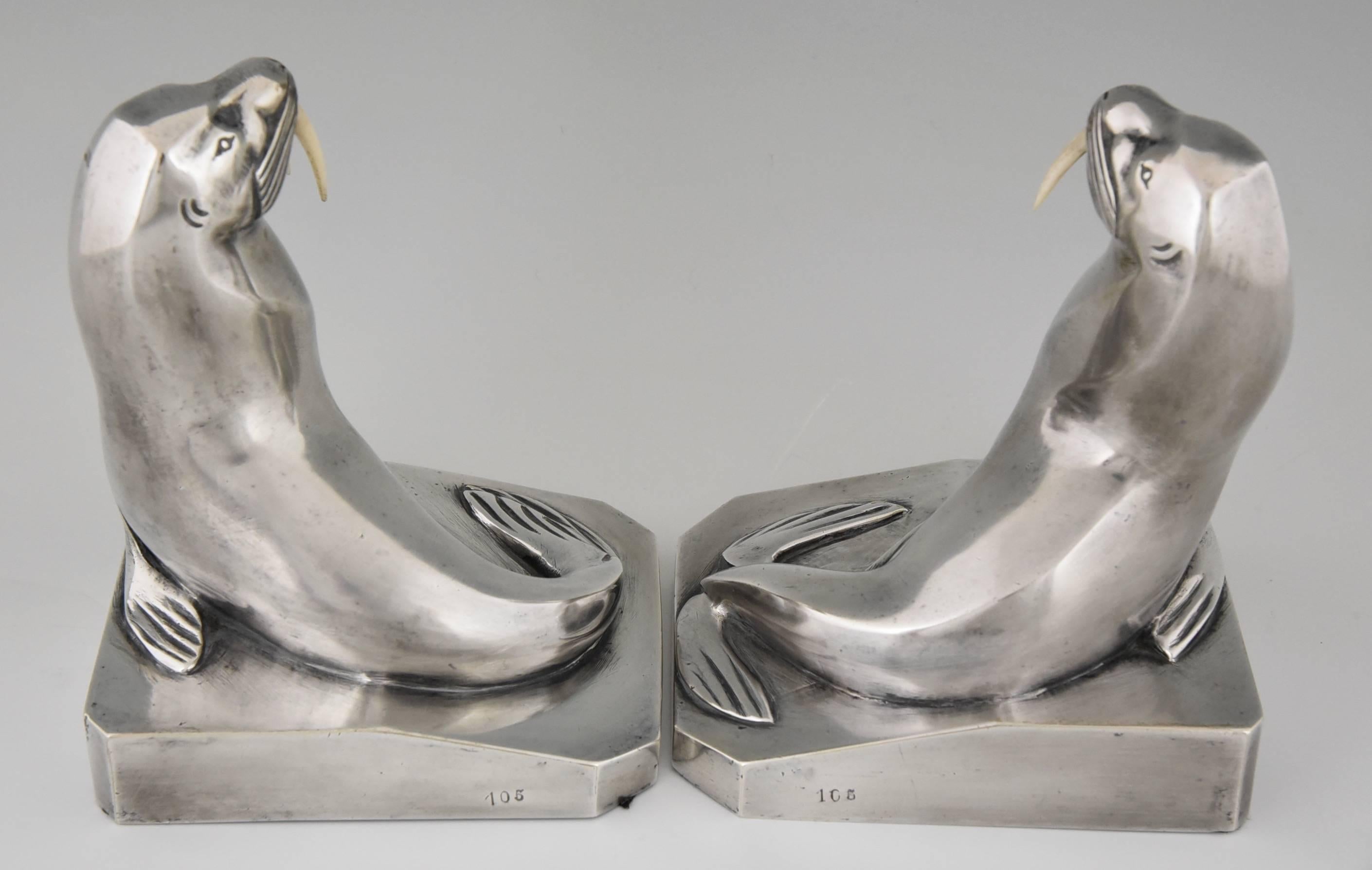 A pair of French Art Deco silvered bronze walrus bookends by G.H. Laurent 1930 In Good Condition In Antwerp, BE