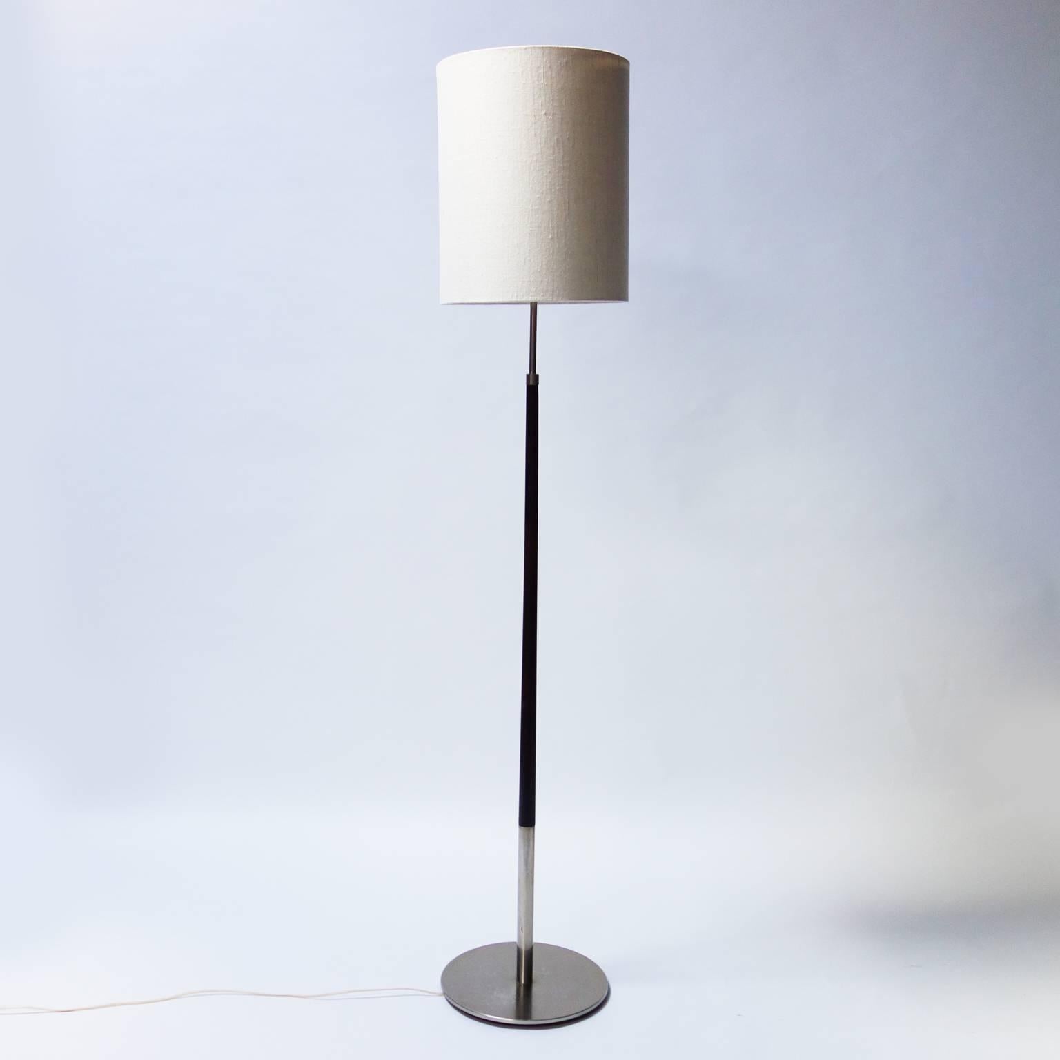Elegant steel and rosewood floor lamp.
Polished steel base, rosewood stem. New lampshade made of texture fabric.
Electrical wiring up to European standard, sustain current to 220 volts.
     
   