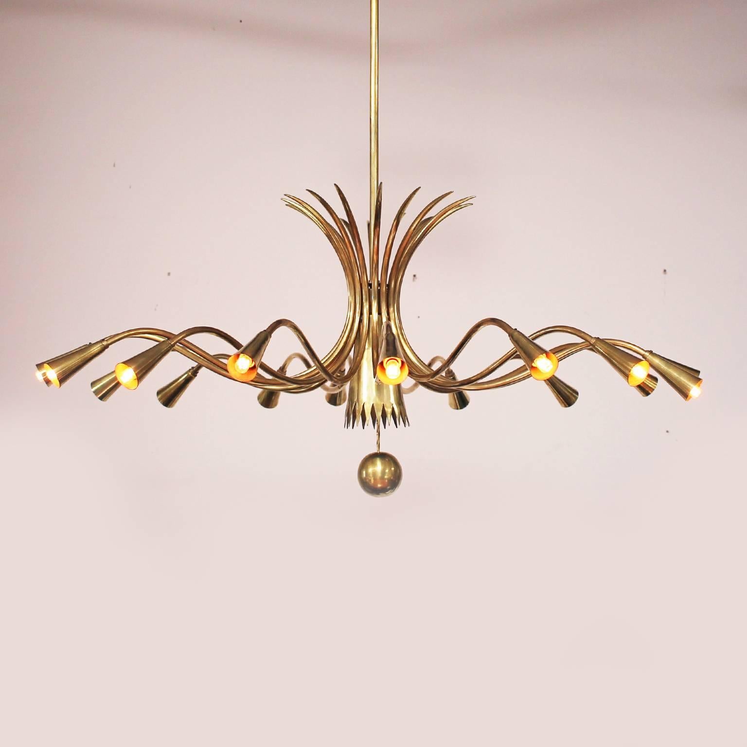 Sixteen-arm elegant curved arms with small sockets. Brass chandelier in the style of Guglielmo Ulrich.

.