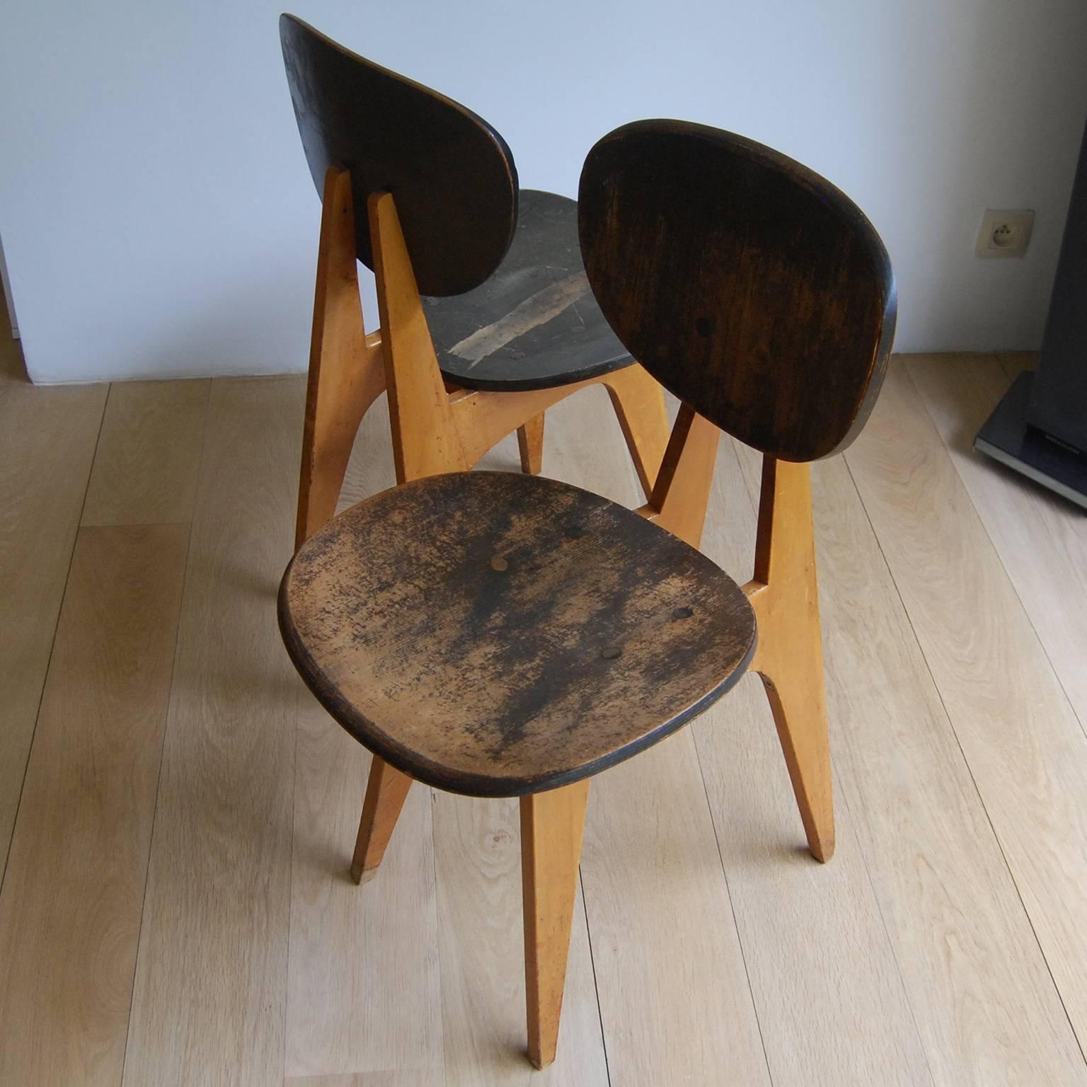 Pair of beechwood side chairs, model no. 3221, designed by Junzo Sakakura, circa 1953.
Manufactured by Tendo Mokko, Japan.

Literature: Junzo Sakakura, Architect: Living in Modernism: Housing, Furniture and Design, Tokyo, 2009, p. 75, fig. 67, p.