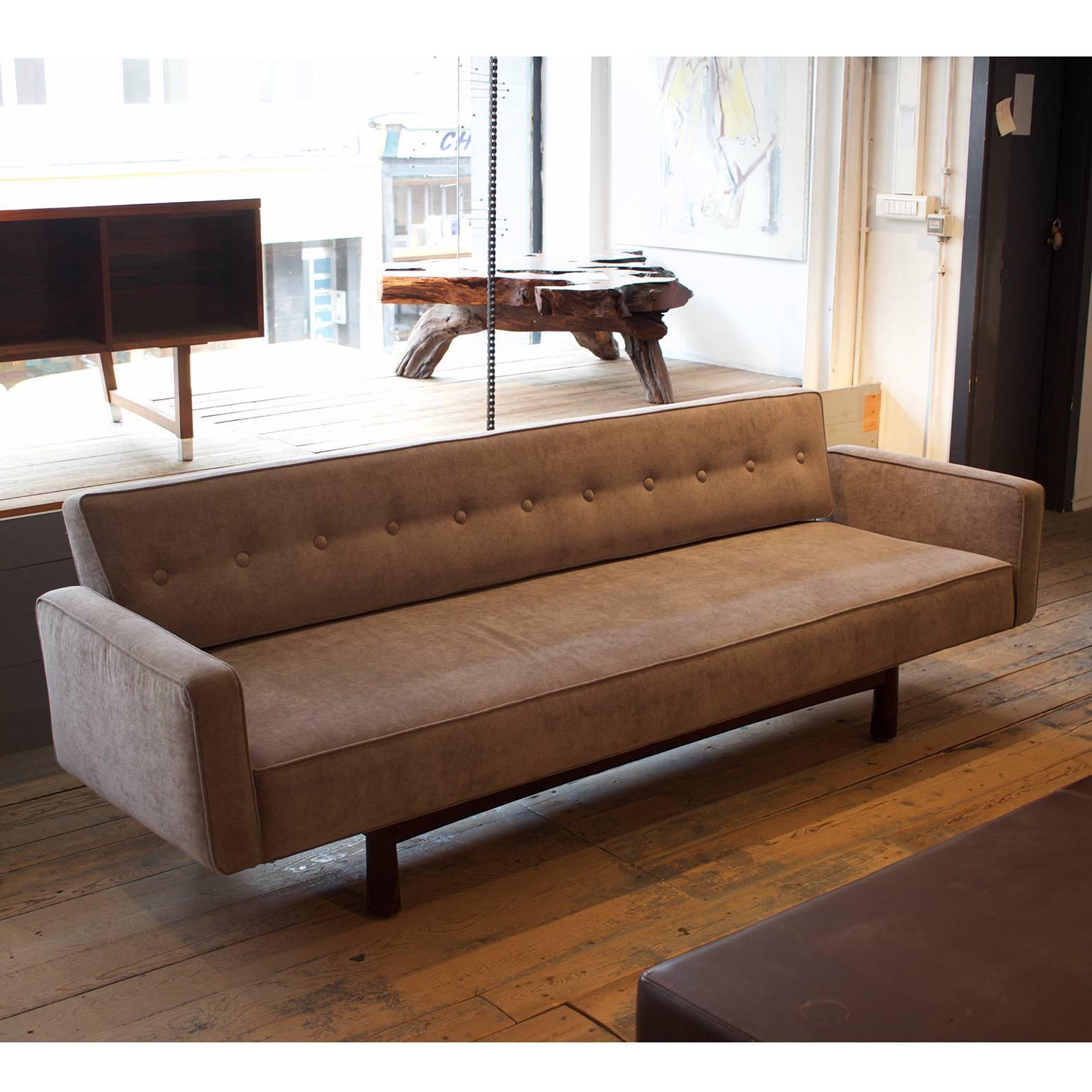 Elegant sofa designed by Edward Wormley for DUX /Llungs Industrier in the 1960s. 

New upholstered and covered with a high quality fabric in warmgrey. The wooden frame is still in a very good condition.