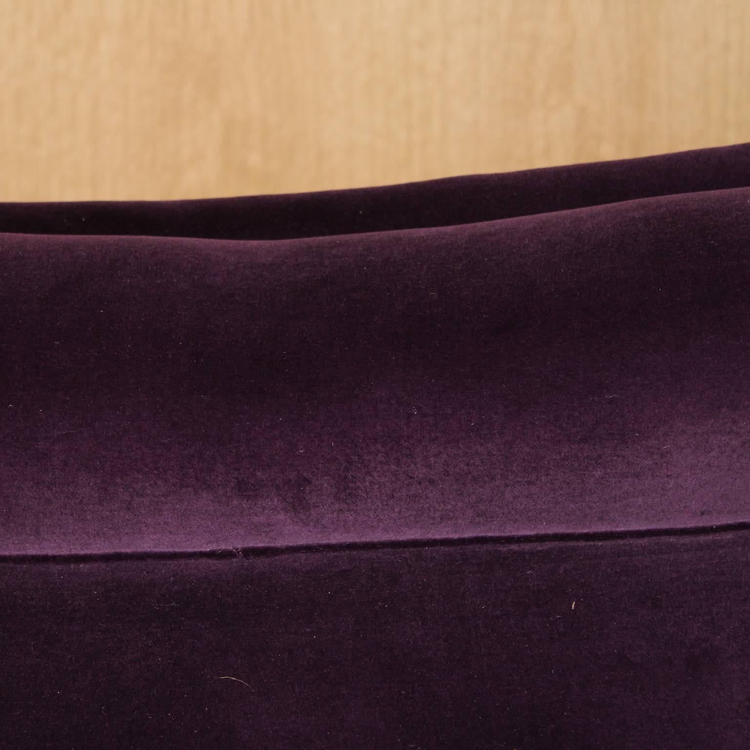 Curved Italian Sofa in Aubergine Velvet For Sale 1